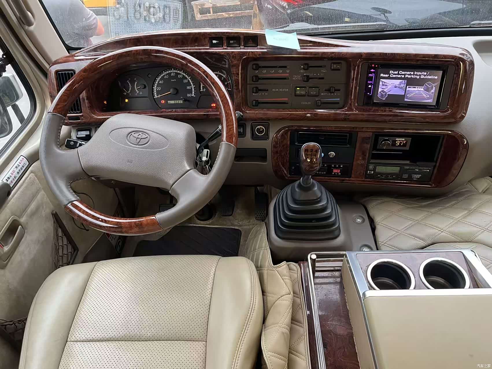 Toyota Coaster, 2017 10
