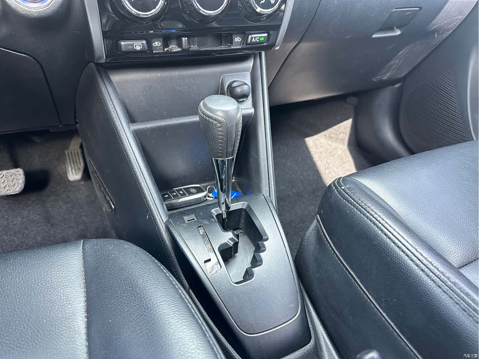 Toyota YARiS L, 2020 19