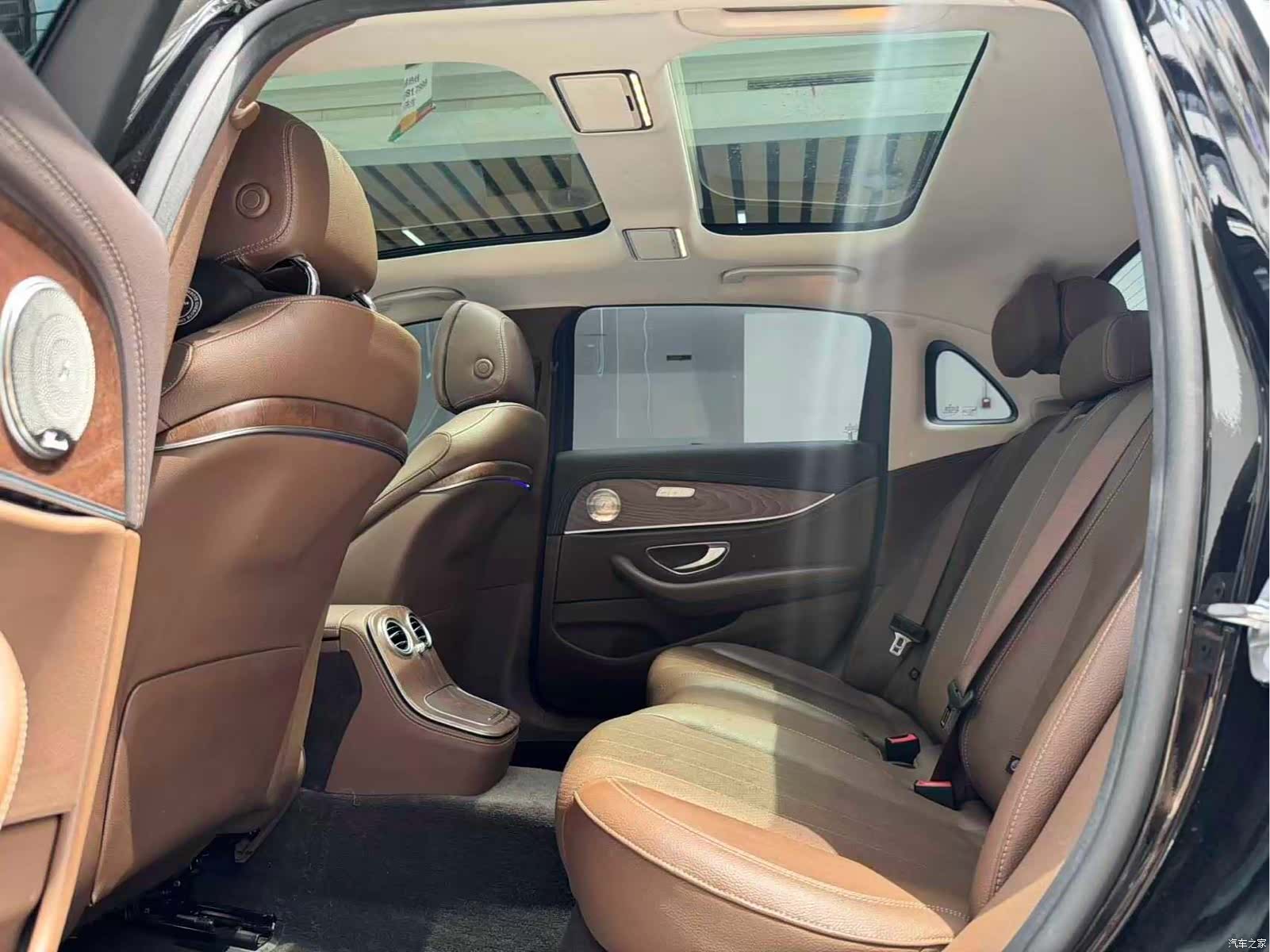 Mercedes-Benz E-Class, 2023 21