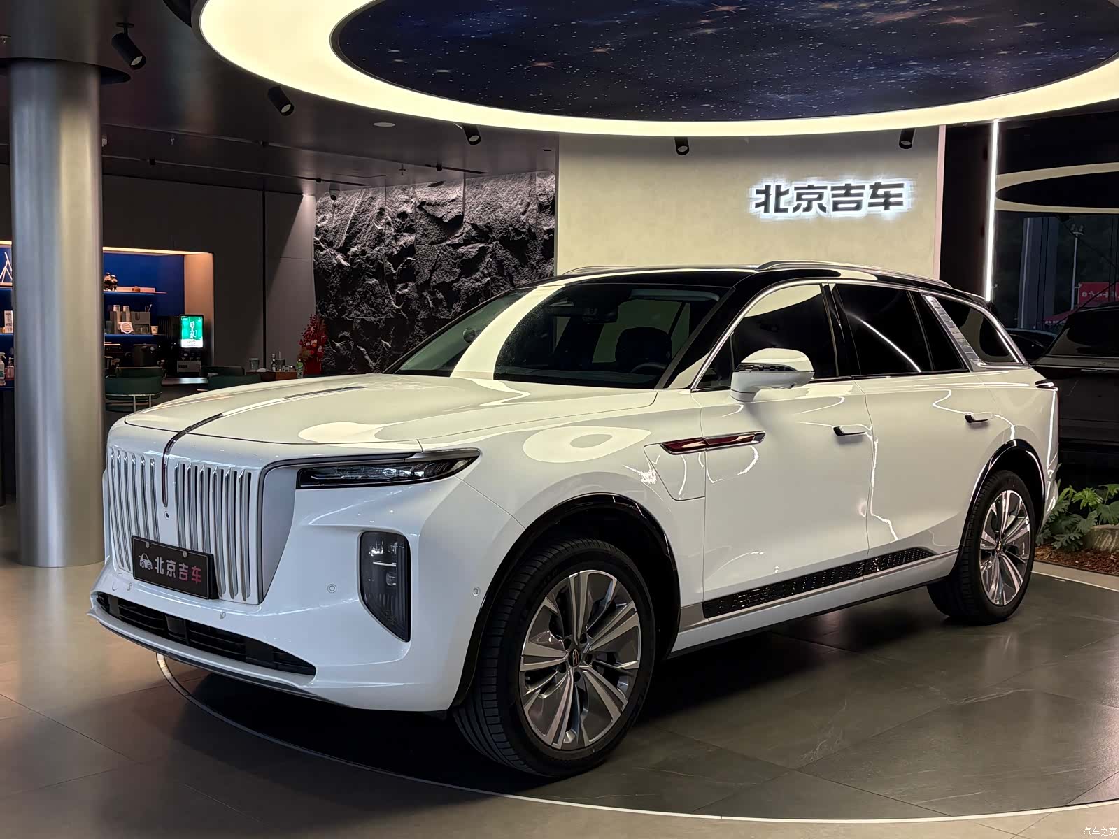 Hongqi E-HS9, 2023 1