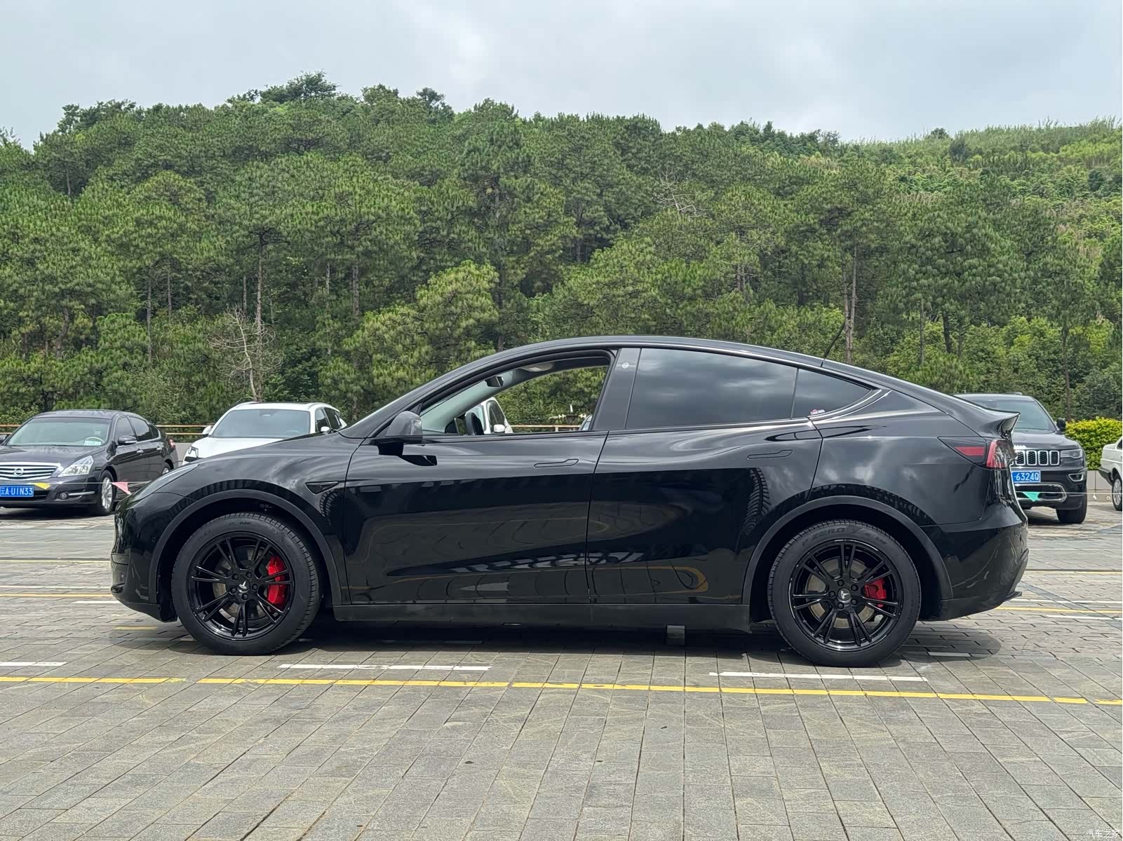 Tesla Model Y, 2022 3