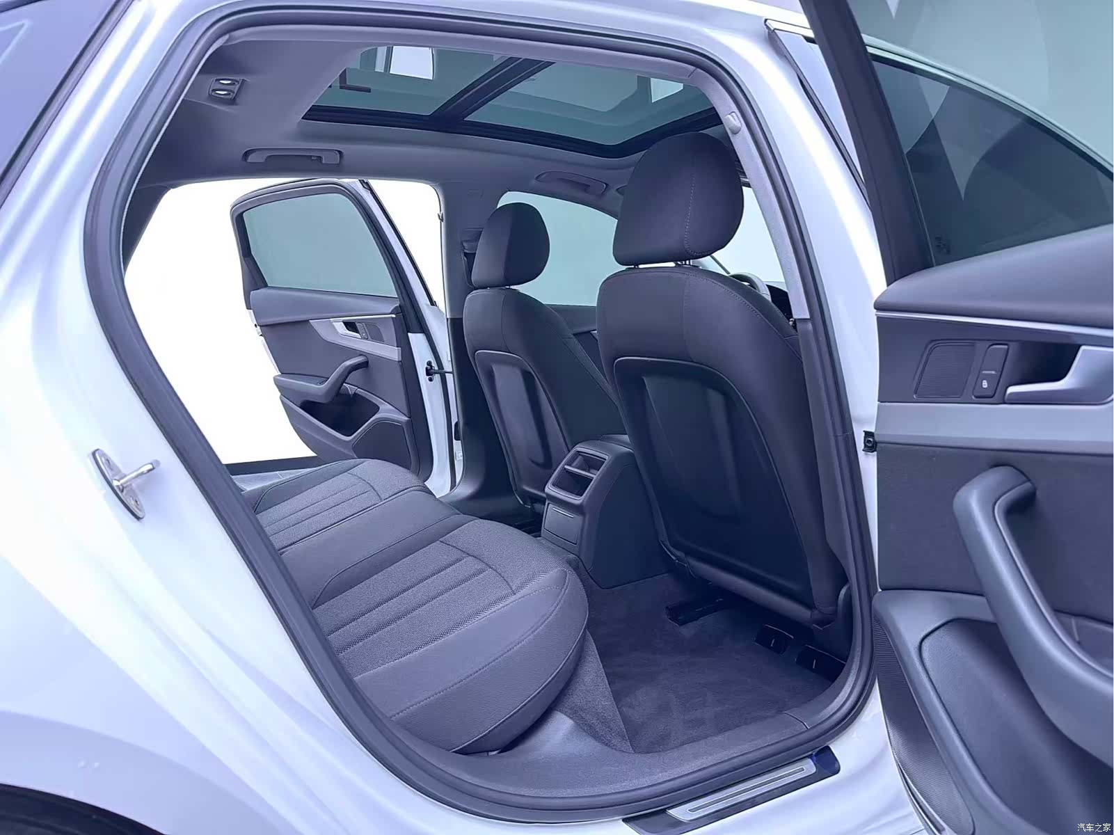 Audi A4L, 2018 13