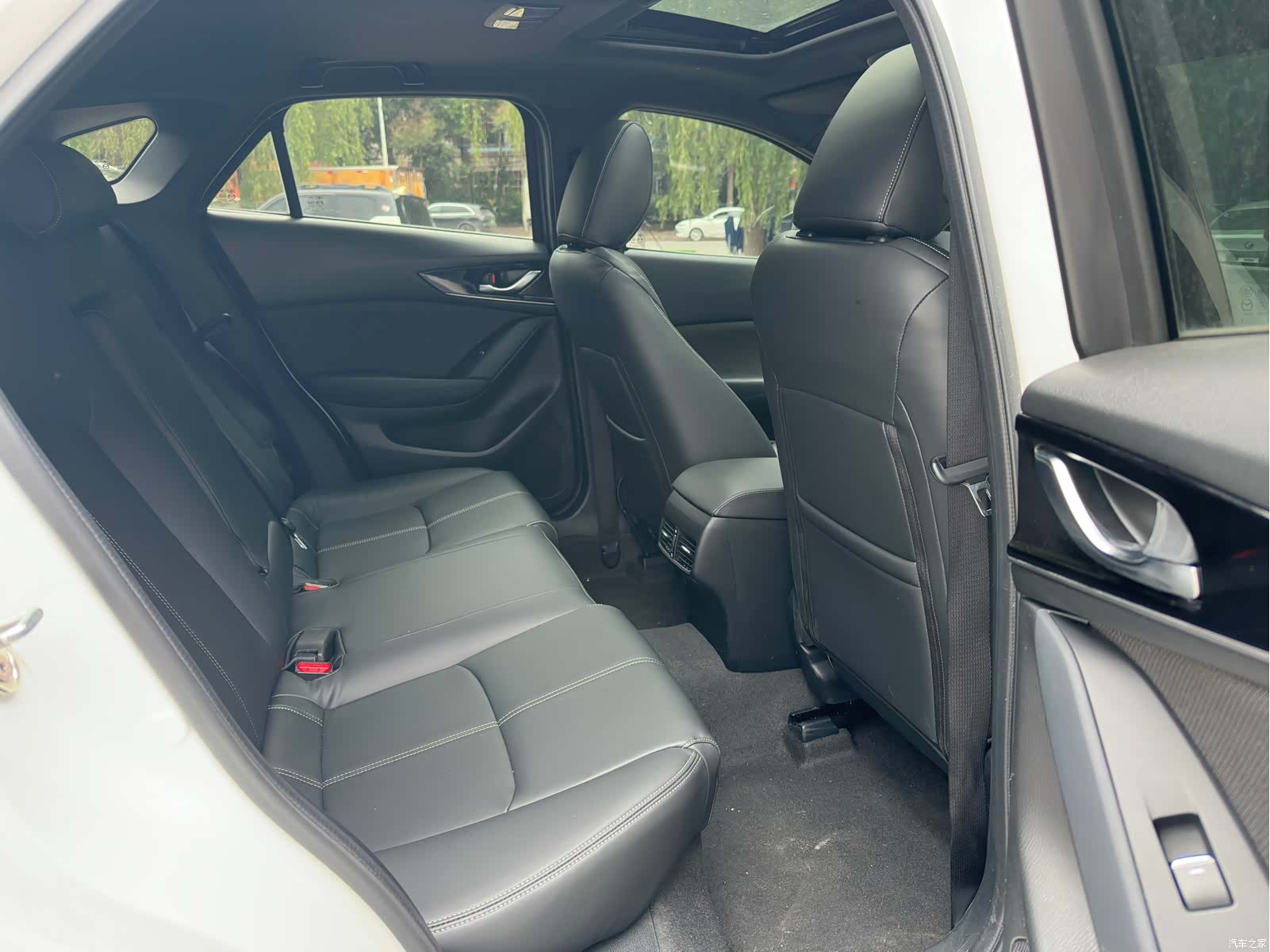 Mazda CX-4, 2023 11