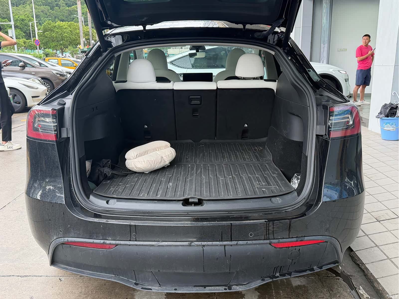 Tesla Model Y, 2023 16