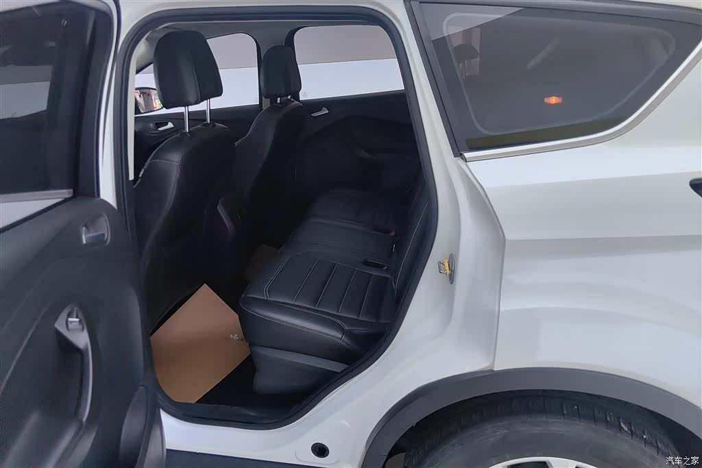 Ford Kuga, 2018 11