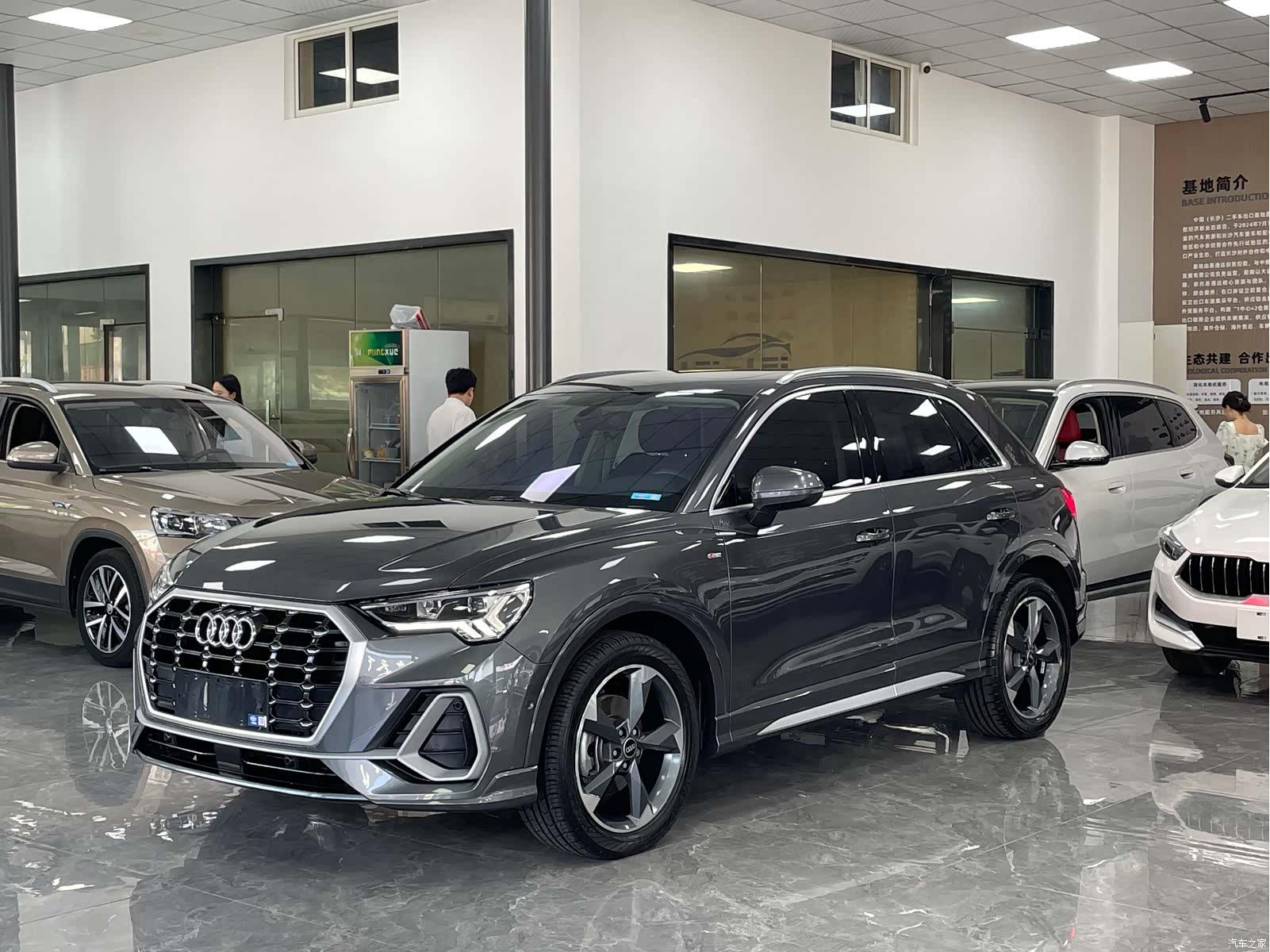 Audi Q3, 2022 1