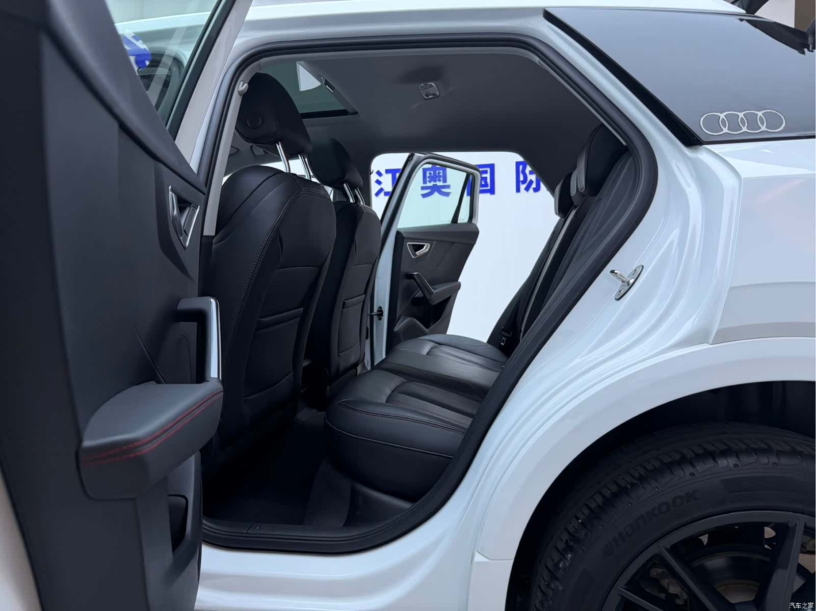 Audi Q2L, 2023 13