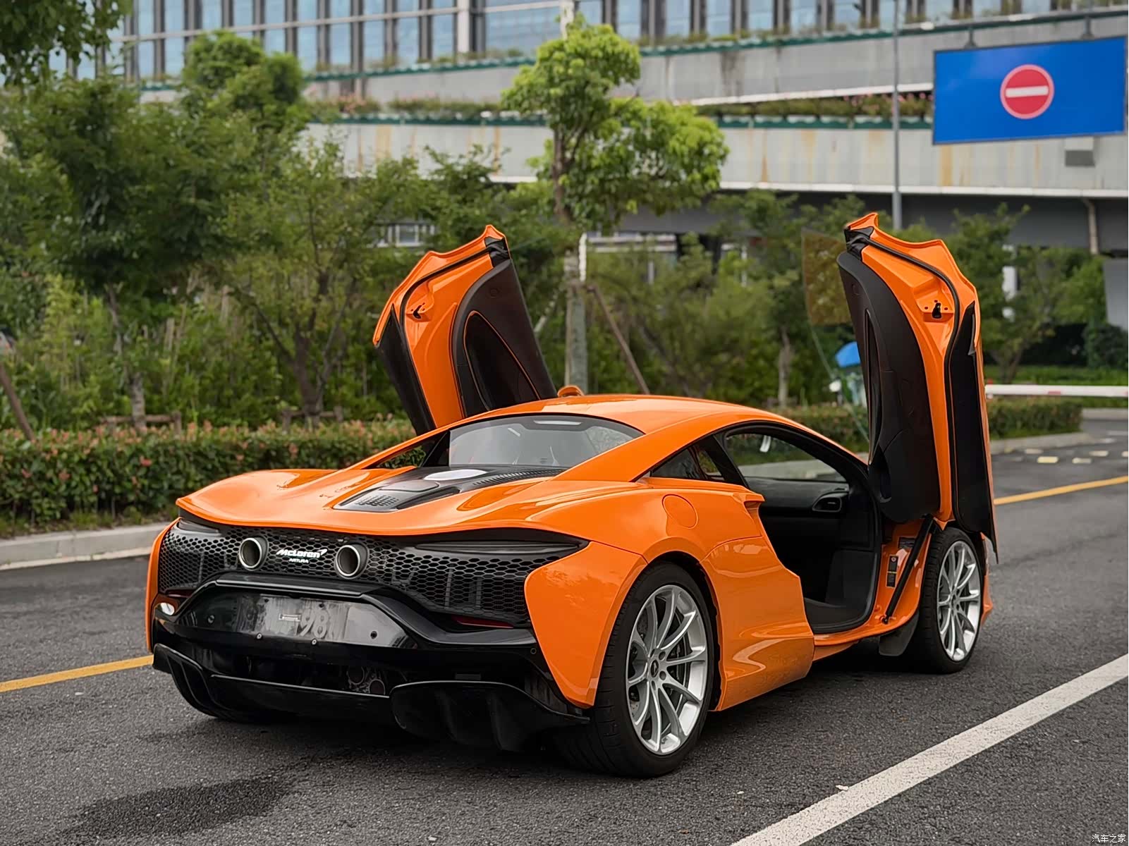 McLaren Artura, 2024 все фото