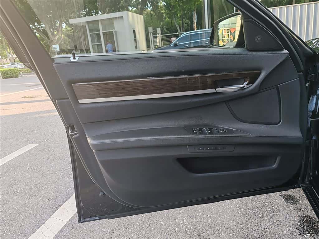BMW 7 Series, 2011 13