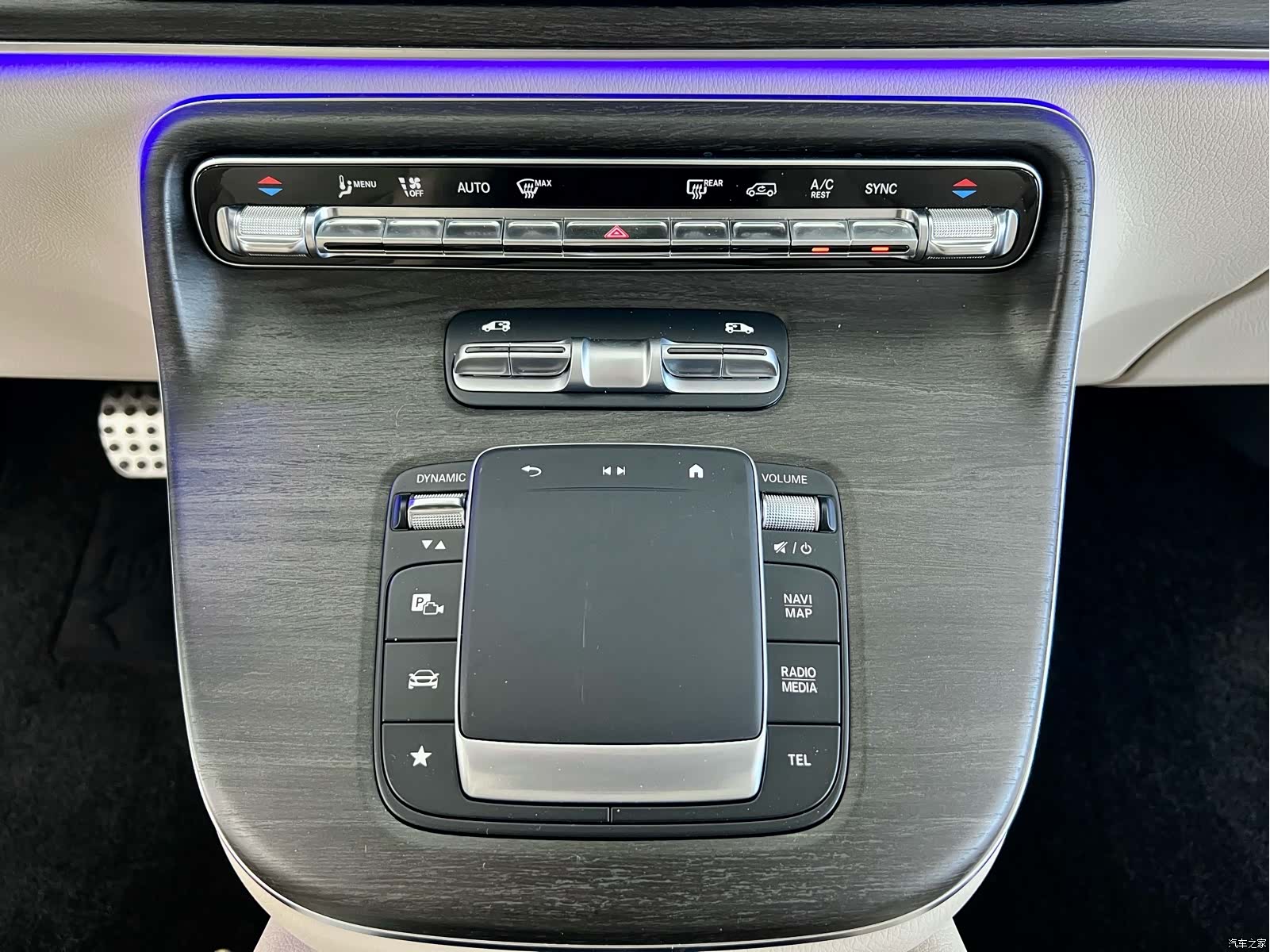 Mercedes-Benz V-Class, 2025 19