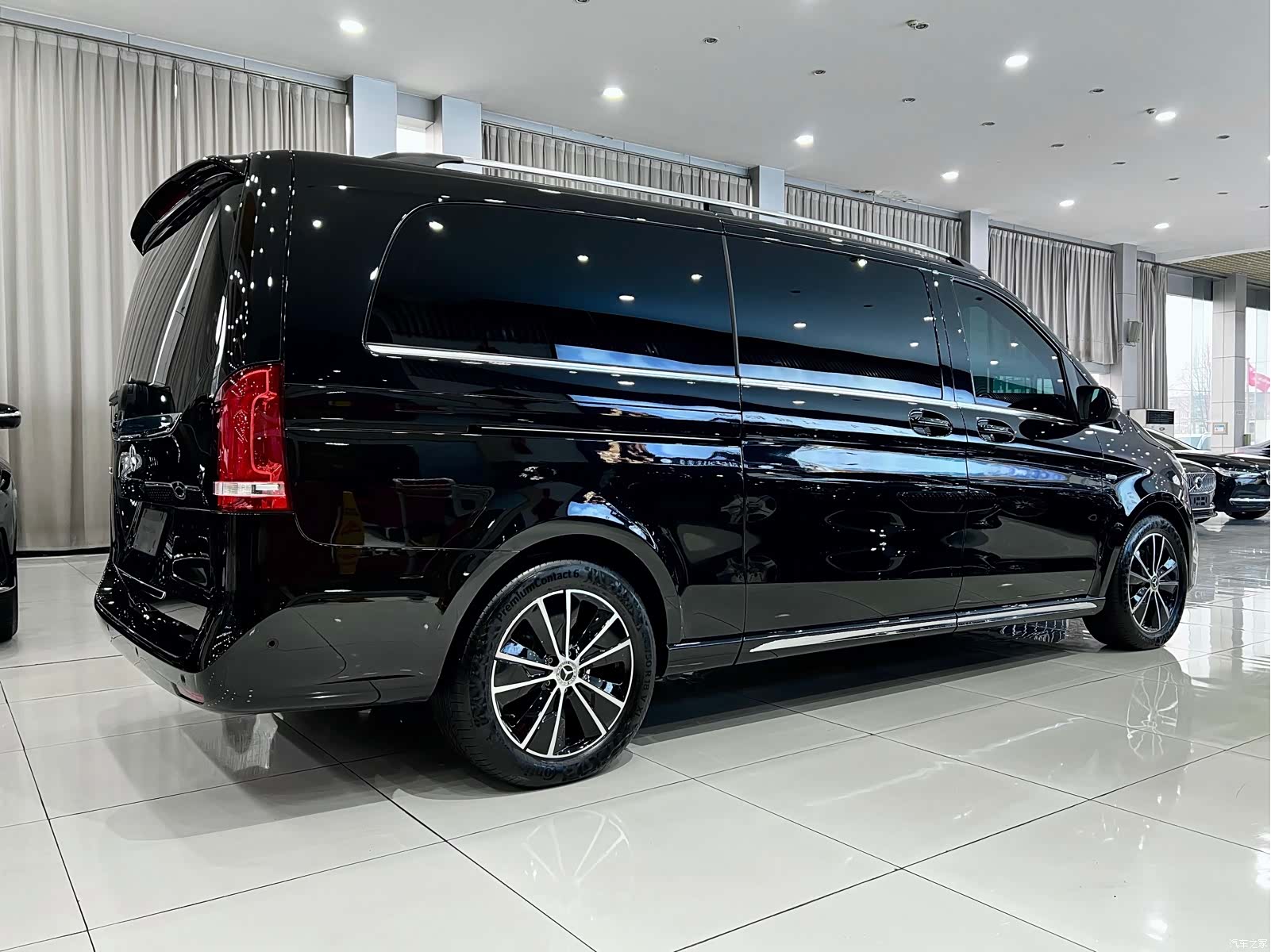 Mercedes-Benz V-Class, 2024 4