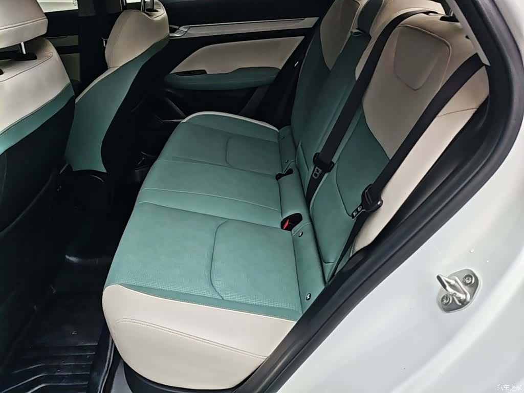 Geely Emgrand, 2022 17