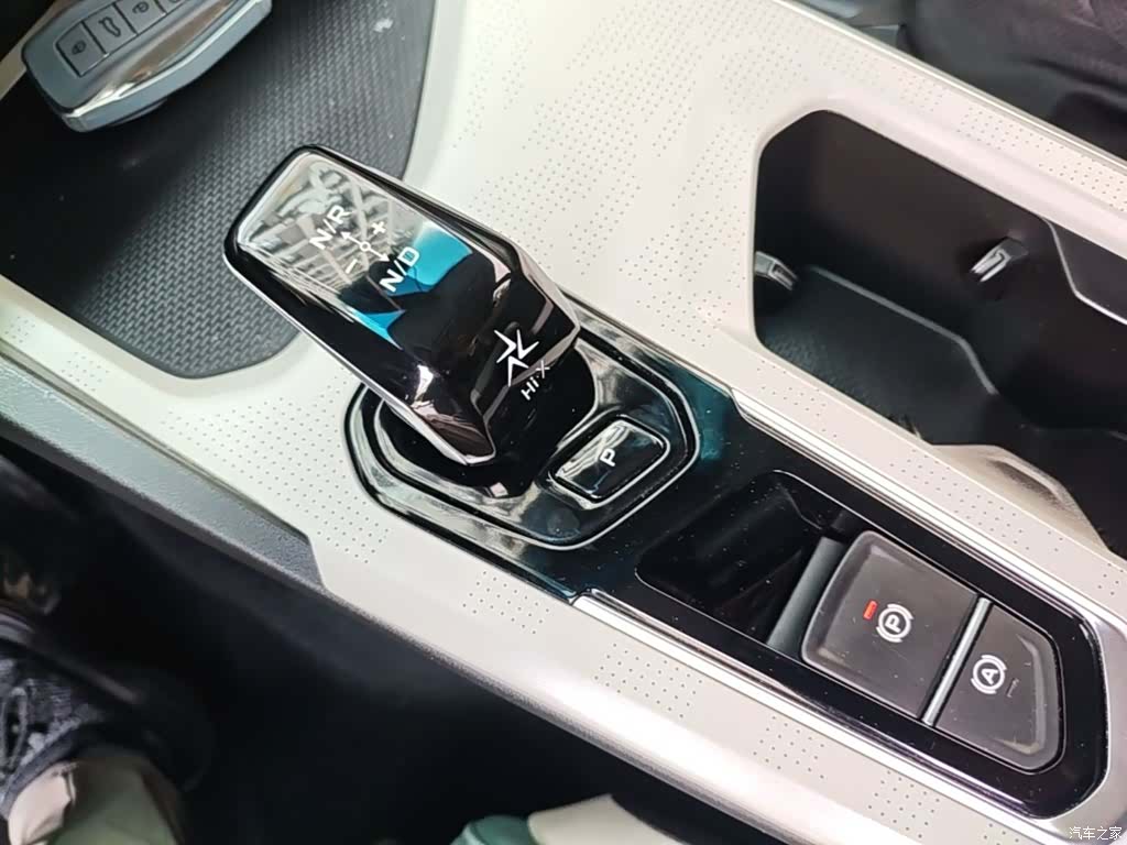 Geely Emgrand, 2022 14