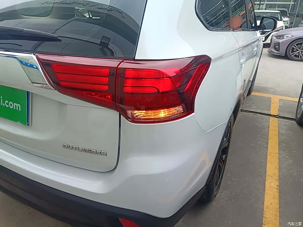 Mitsubishi Outlander, 2018 8