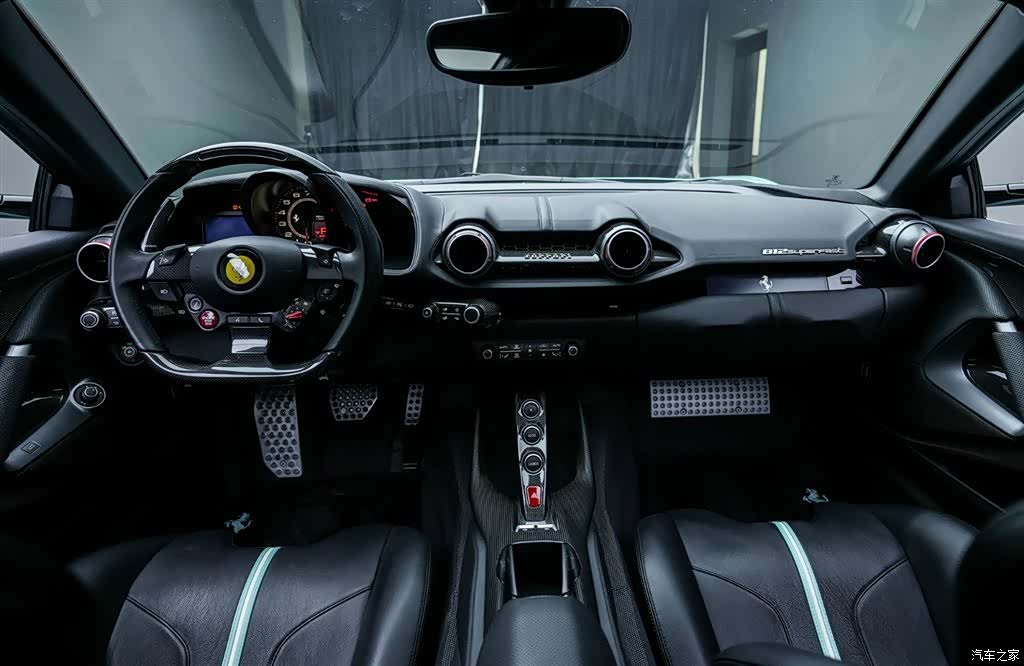 Ferrari 812, 2019 13