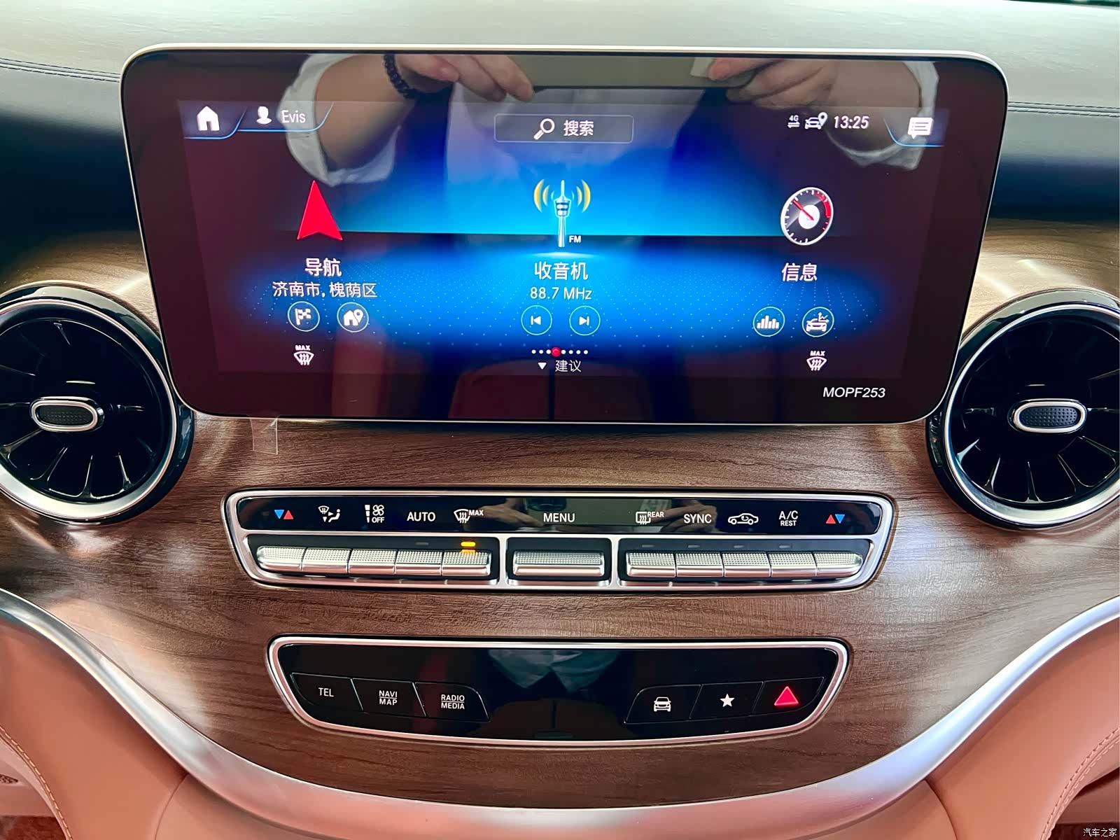 Mercedes-Benz V-Class, 2022 18