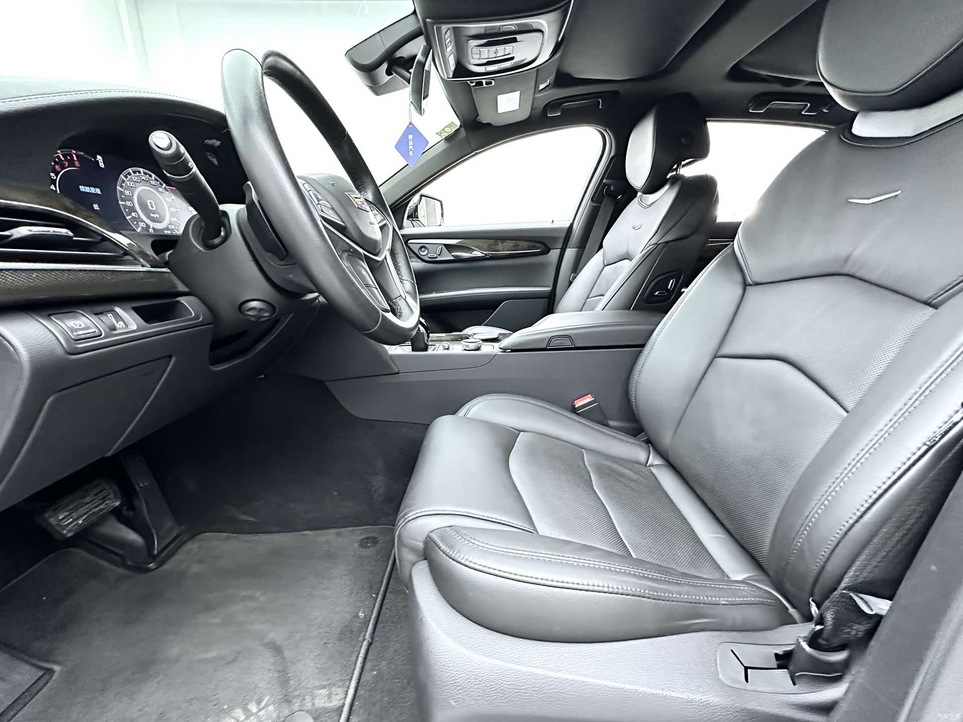 Cadillac CT6, 2022 все фото