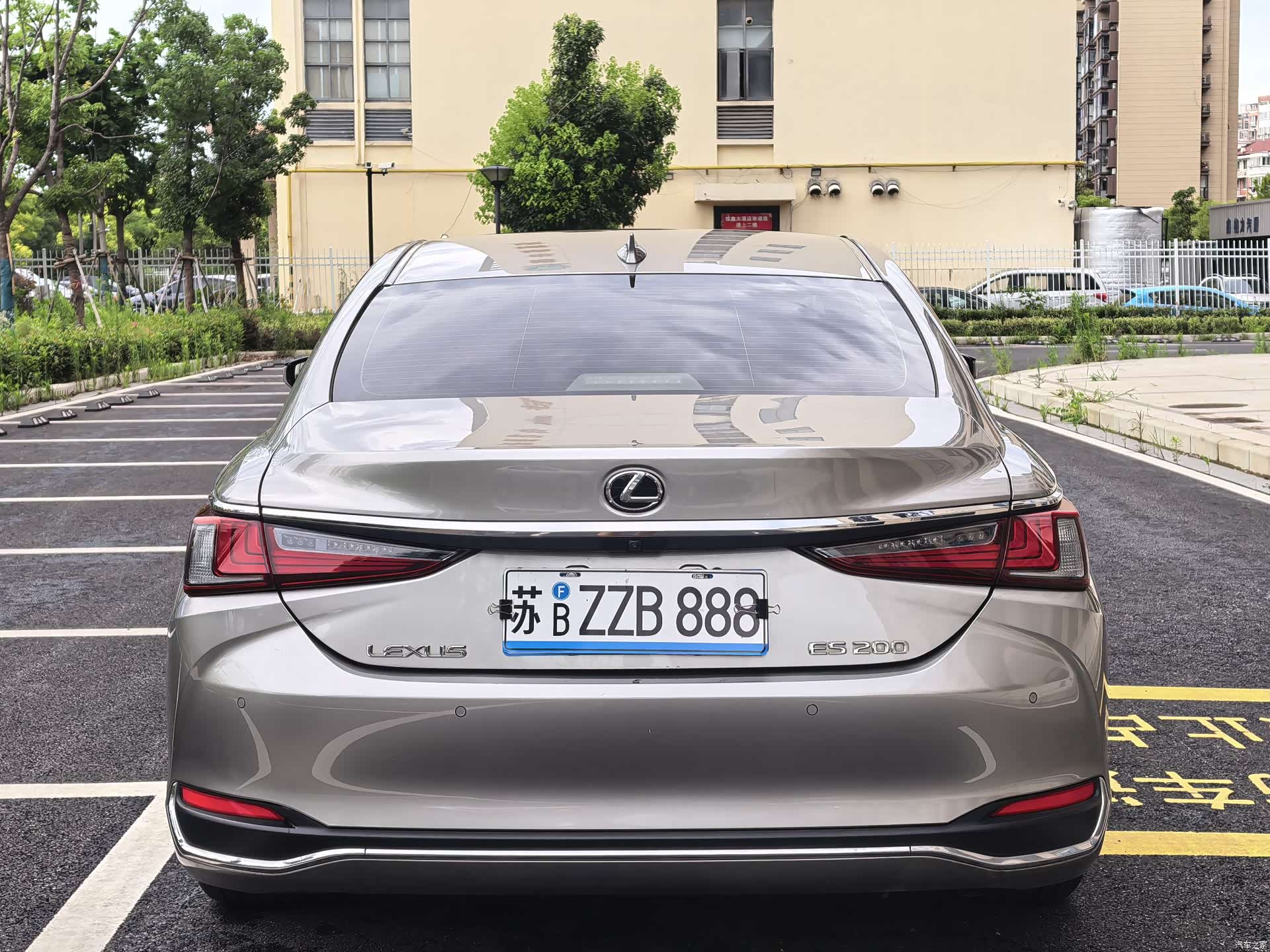 Lexus ES, 2024 все фото