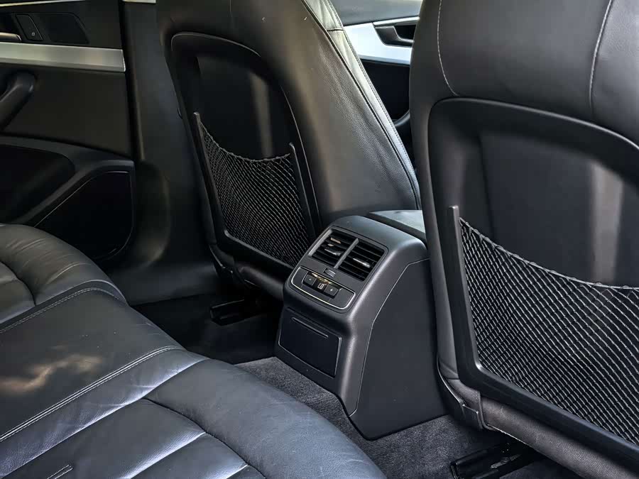 Audi A4L 2018, фото 8