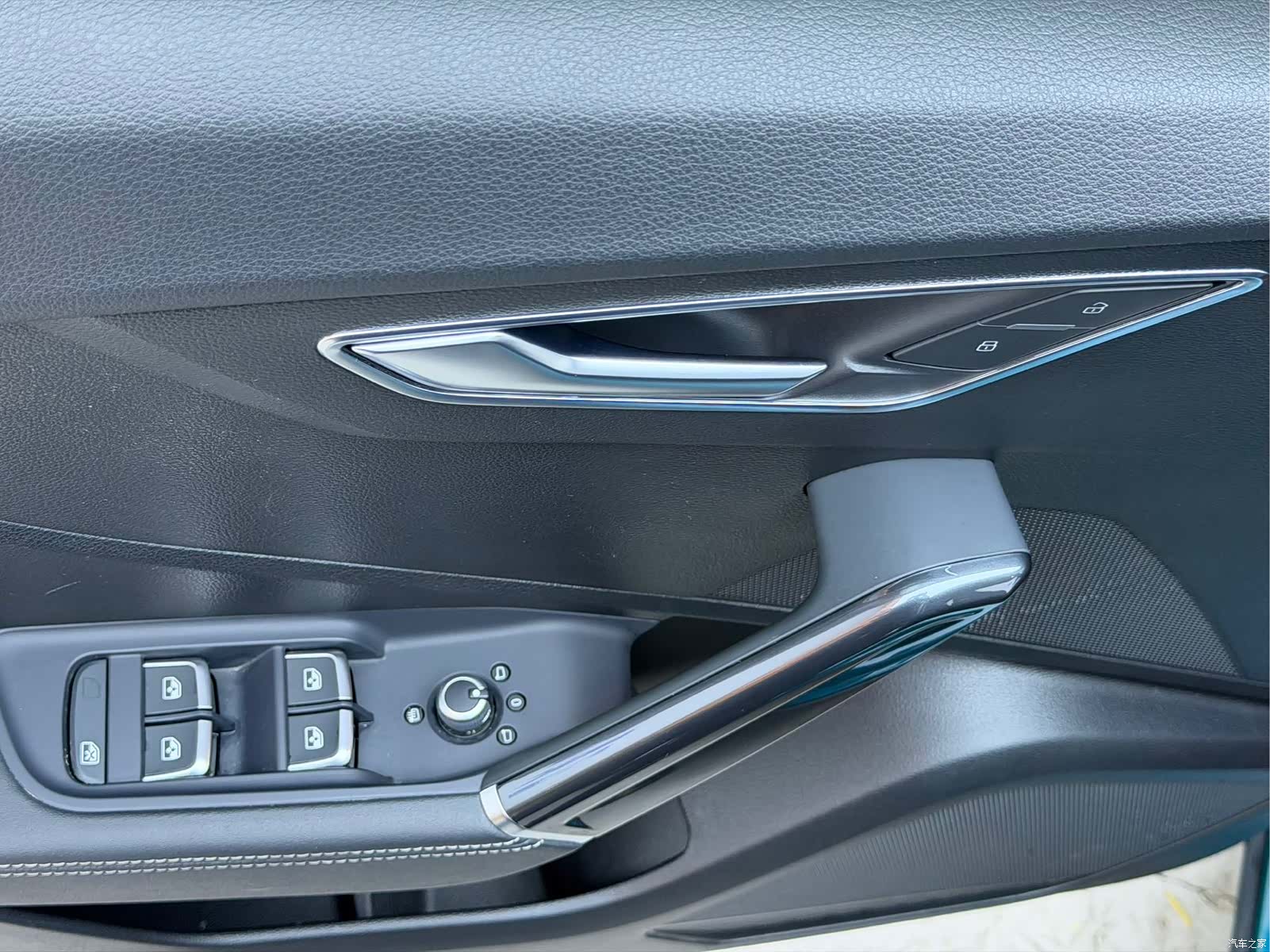 Audi Q2L, 2023 4