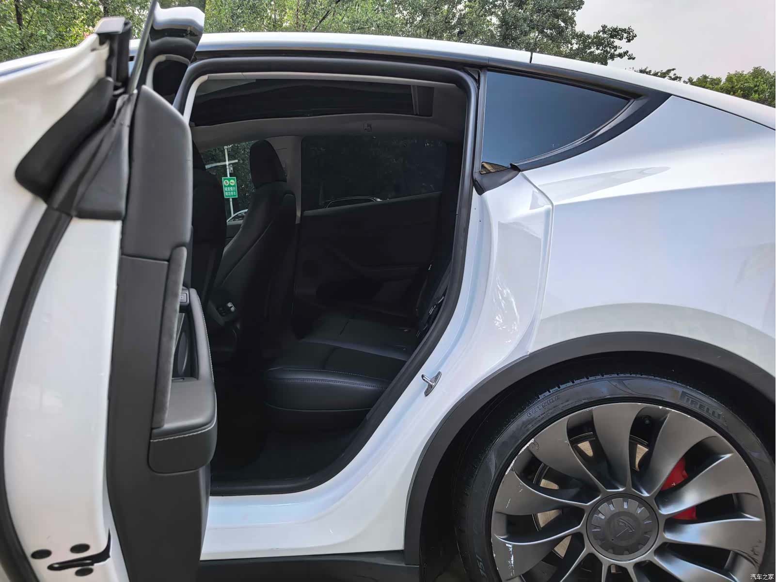 Tesla Model Y, 2023 13