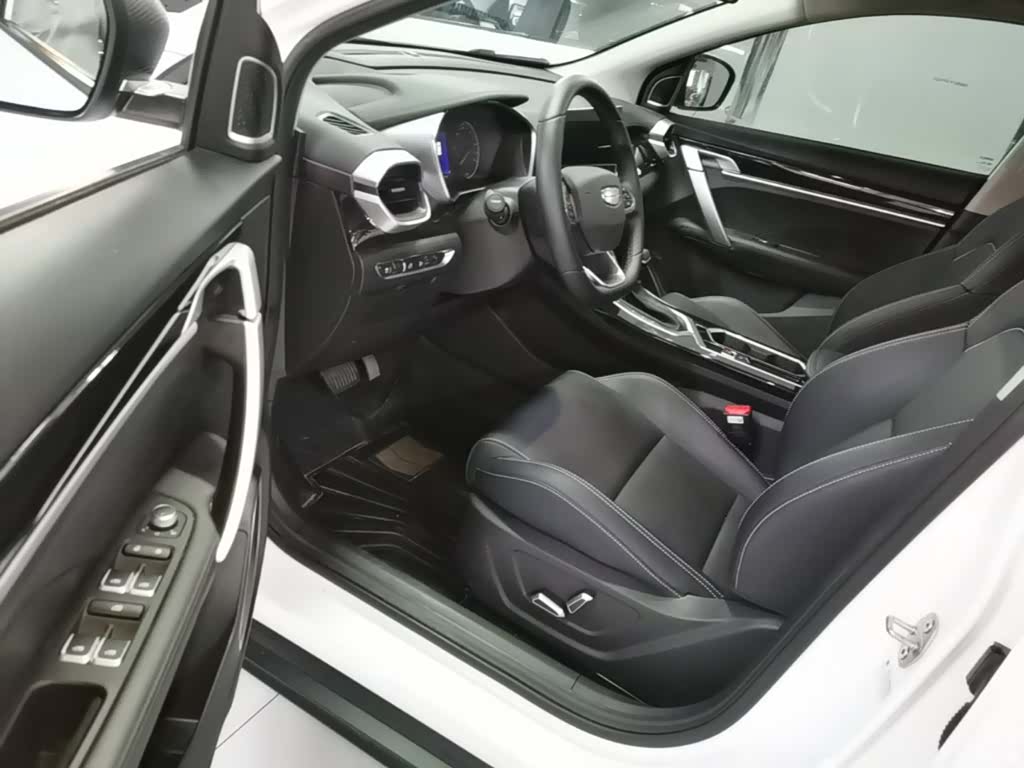 Geely Coolray, 2025 16