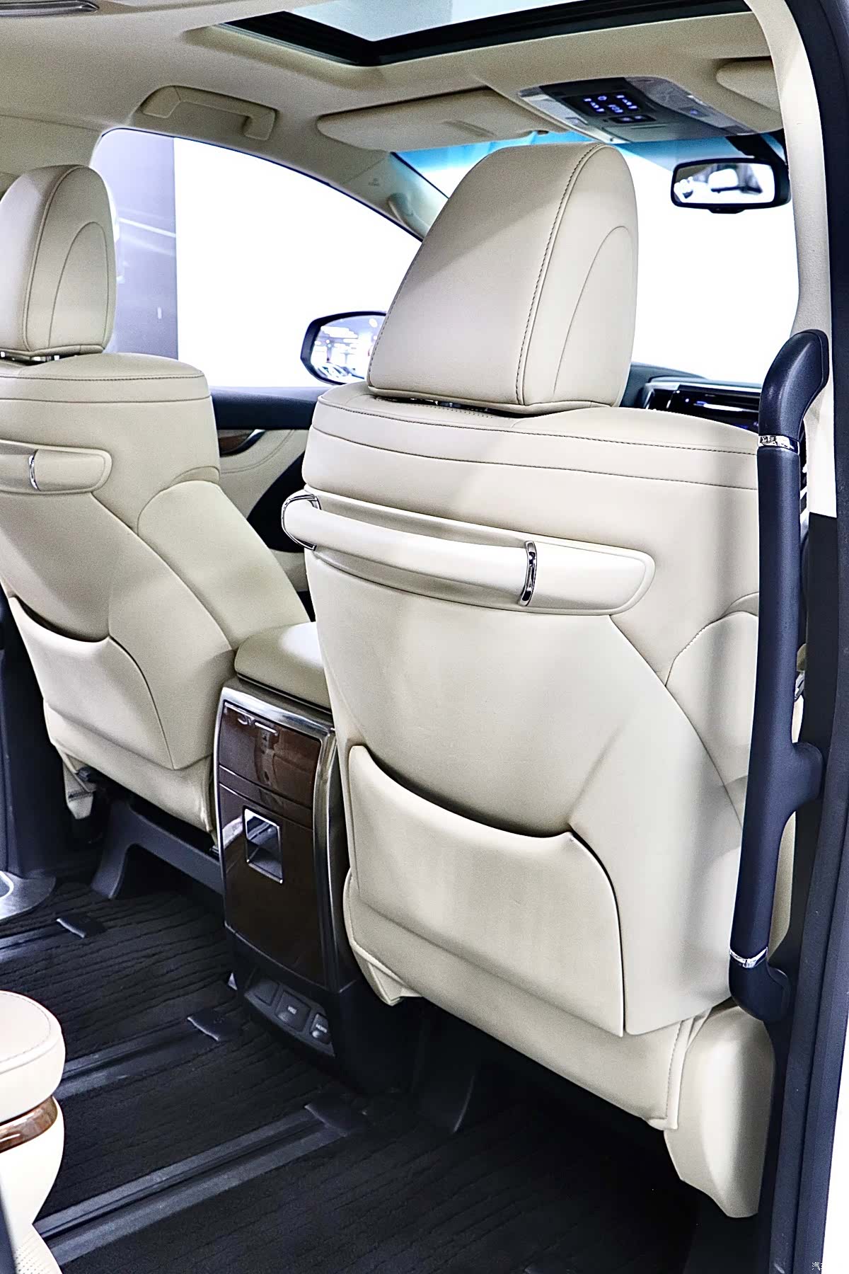 Toyota Alphard, 2017 17