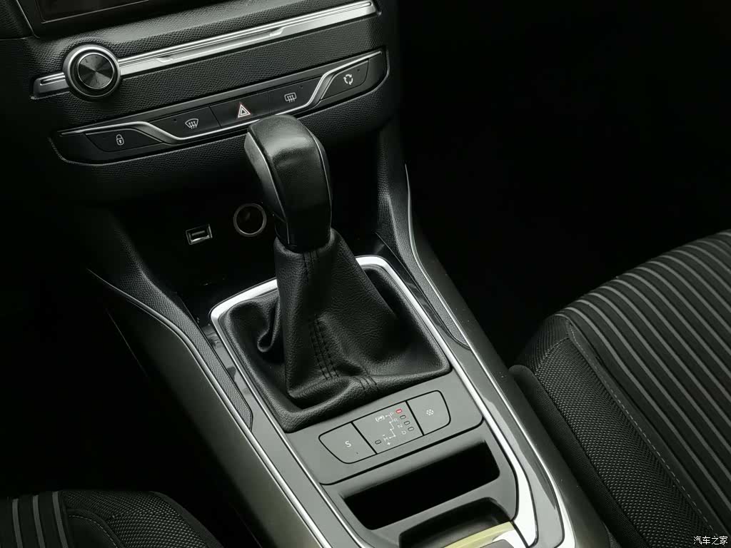 Peugeot 408, 2017 13