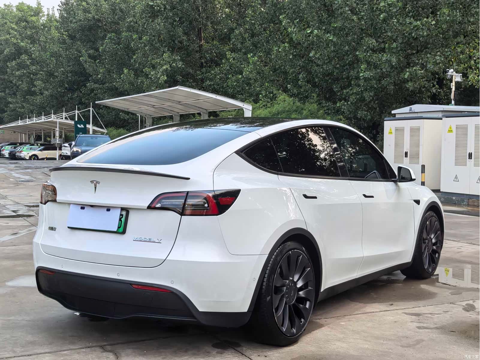 Tesla Model Y, 2023 15