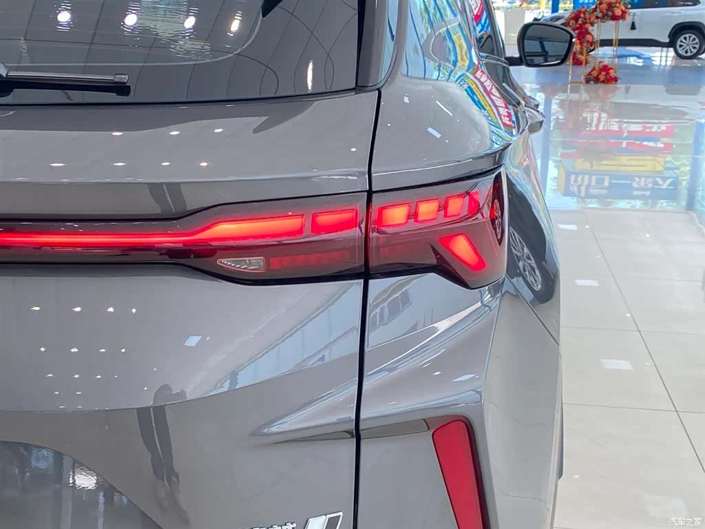 Geely Coolray, 2022 16
