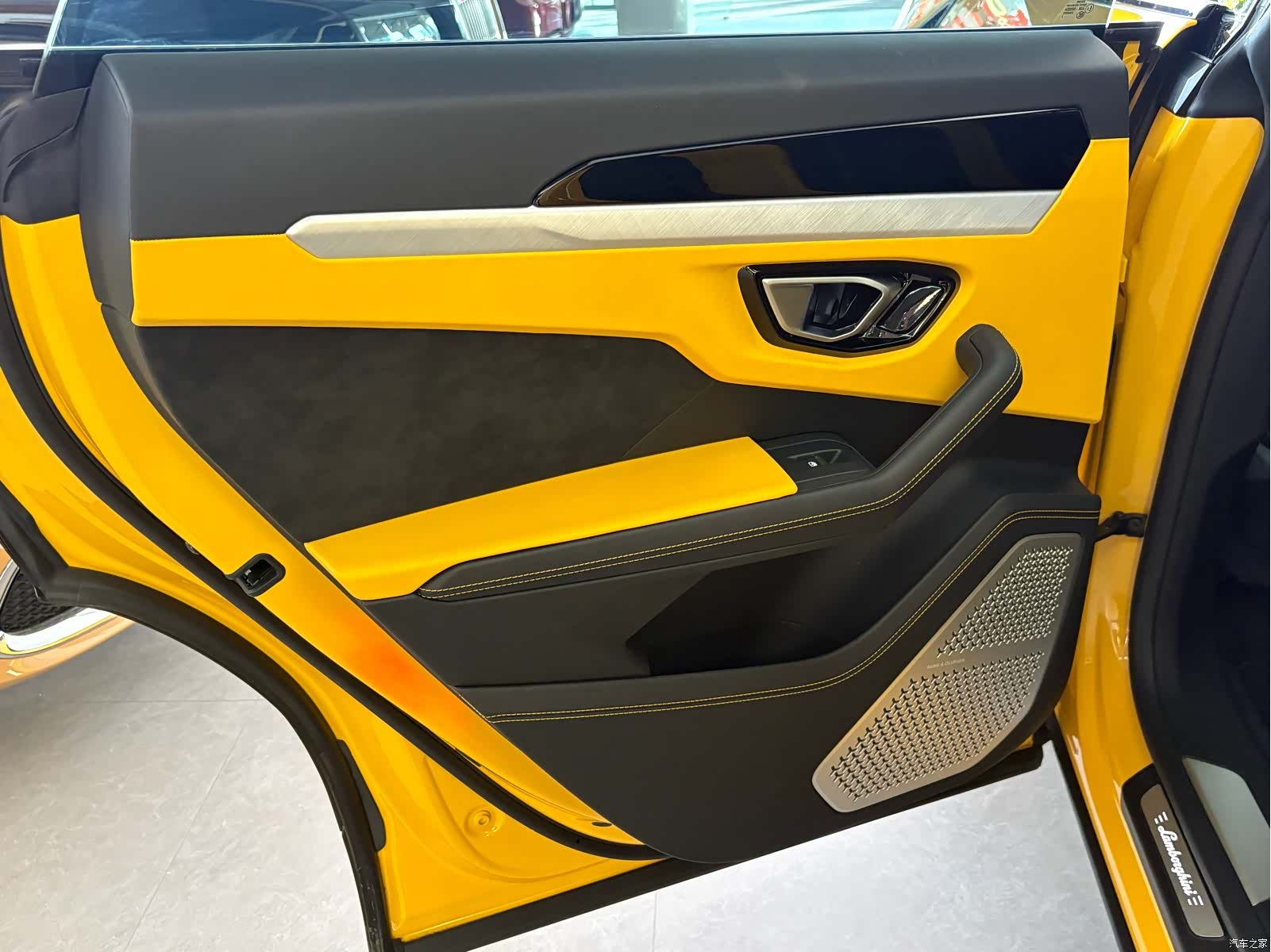 Lamborghini Urus, 2022 14