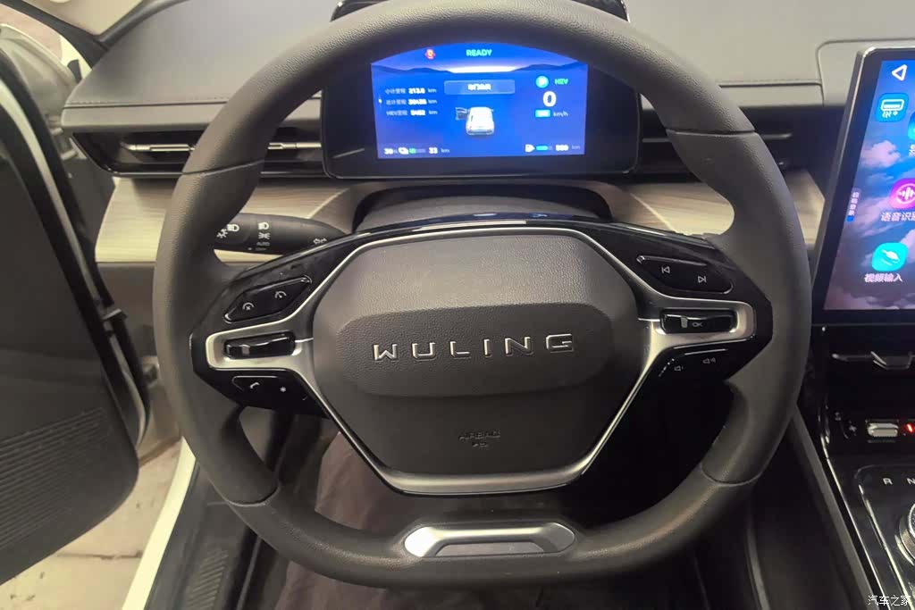 Wuling Starlight, 2025 15