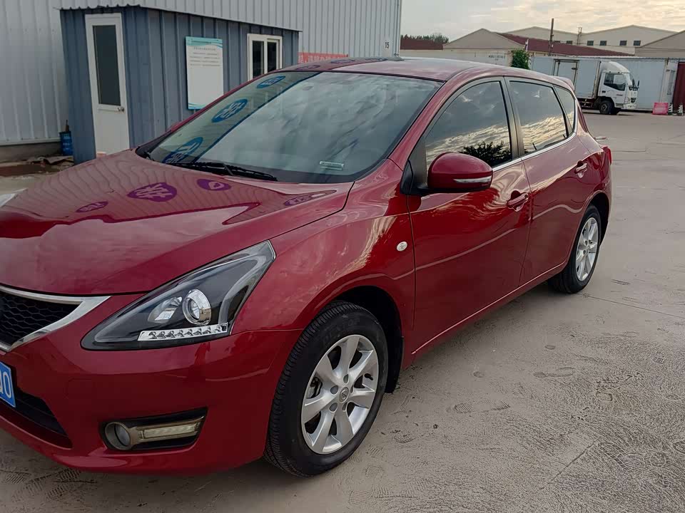 Nissan TIIDA