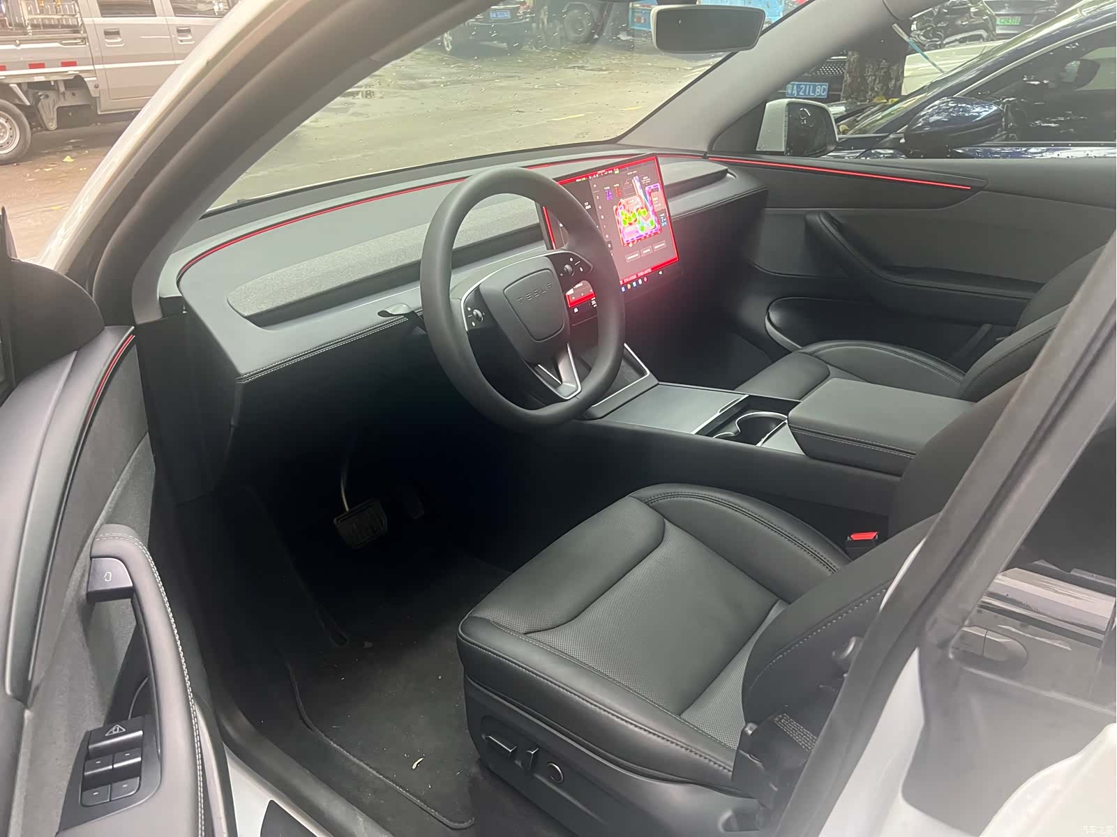 Tesla Model Y, 2026 все фото