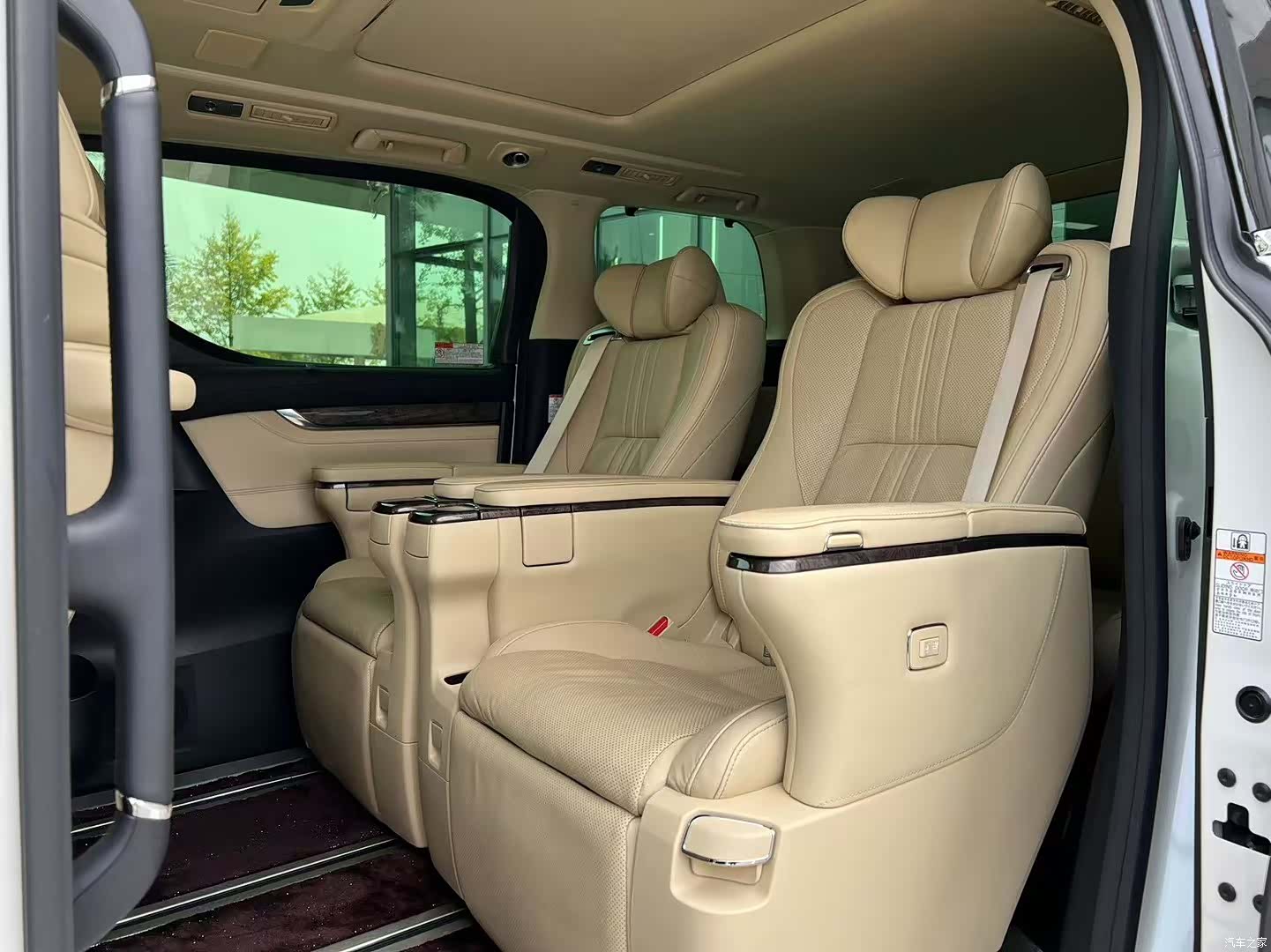 Toyota Alphard, 2019 все фото