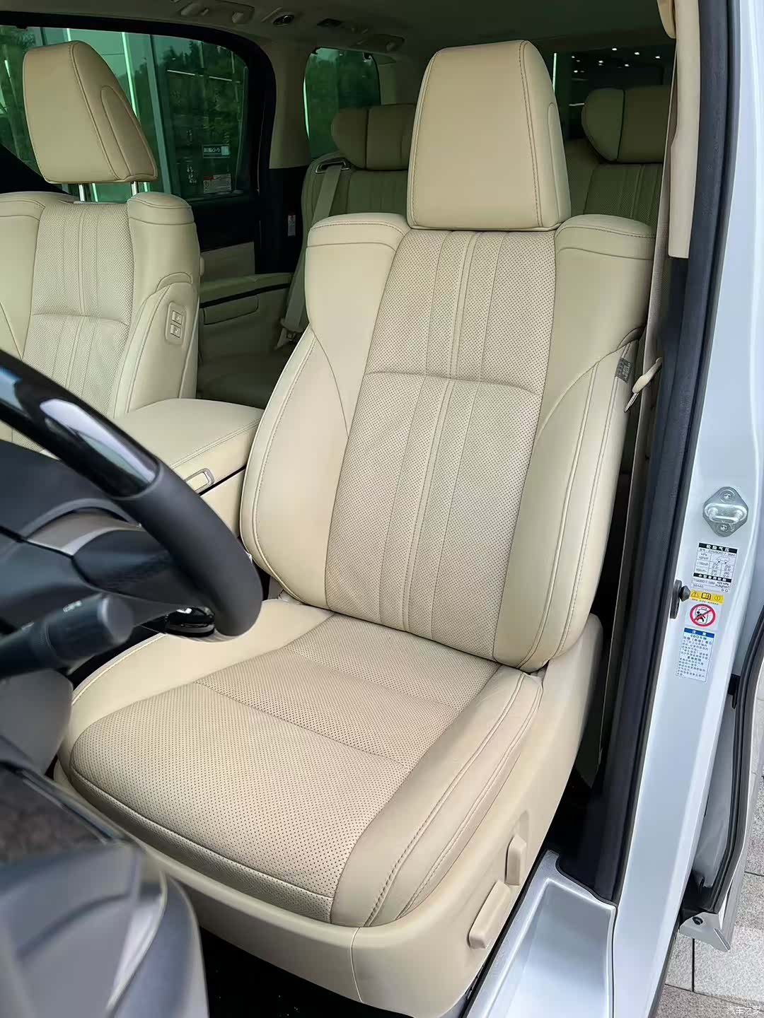 Toyota Alphard, 2019 3