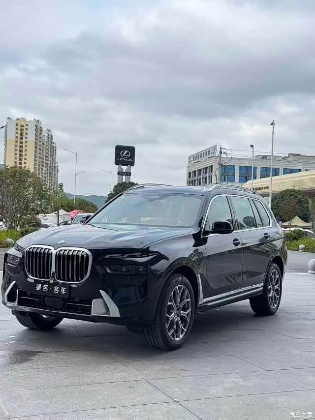 BMW X7, 2025 1