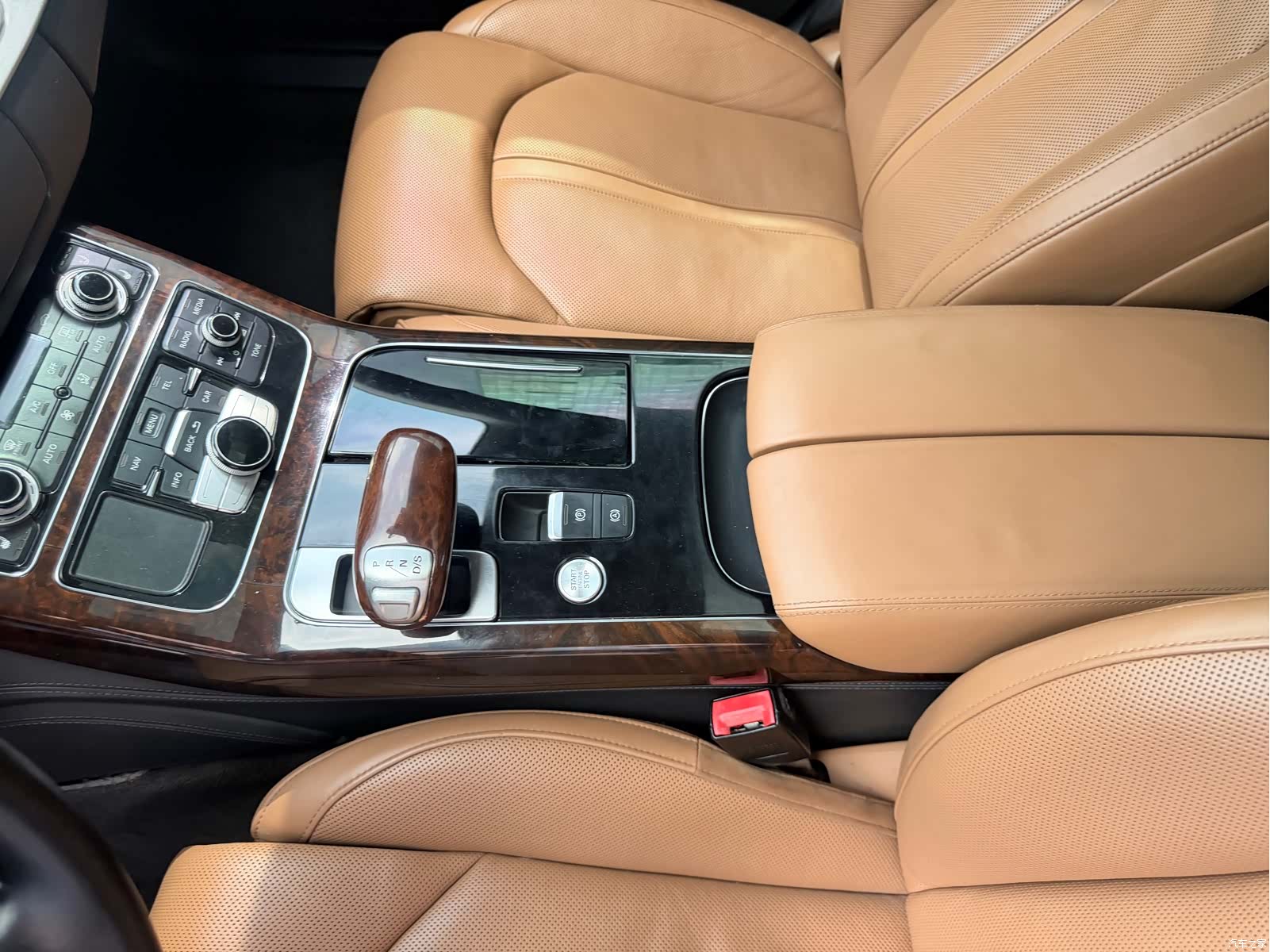 Audi A8L, 2015 23