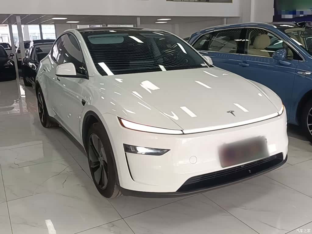 Tesla Model Y, 2025 4
