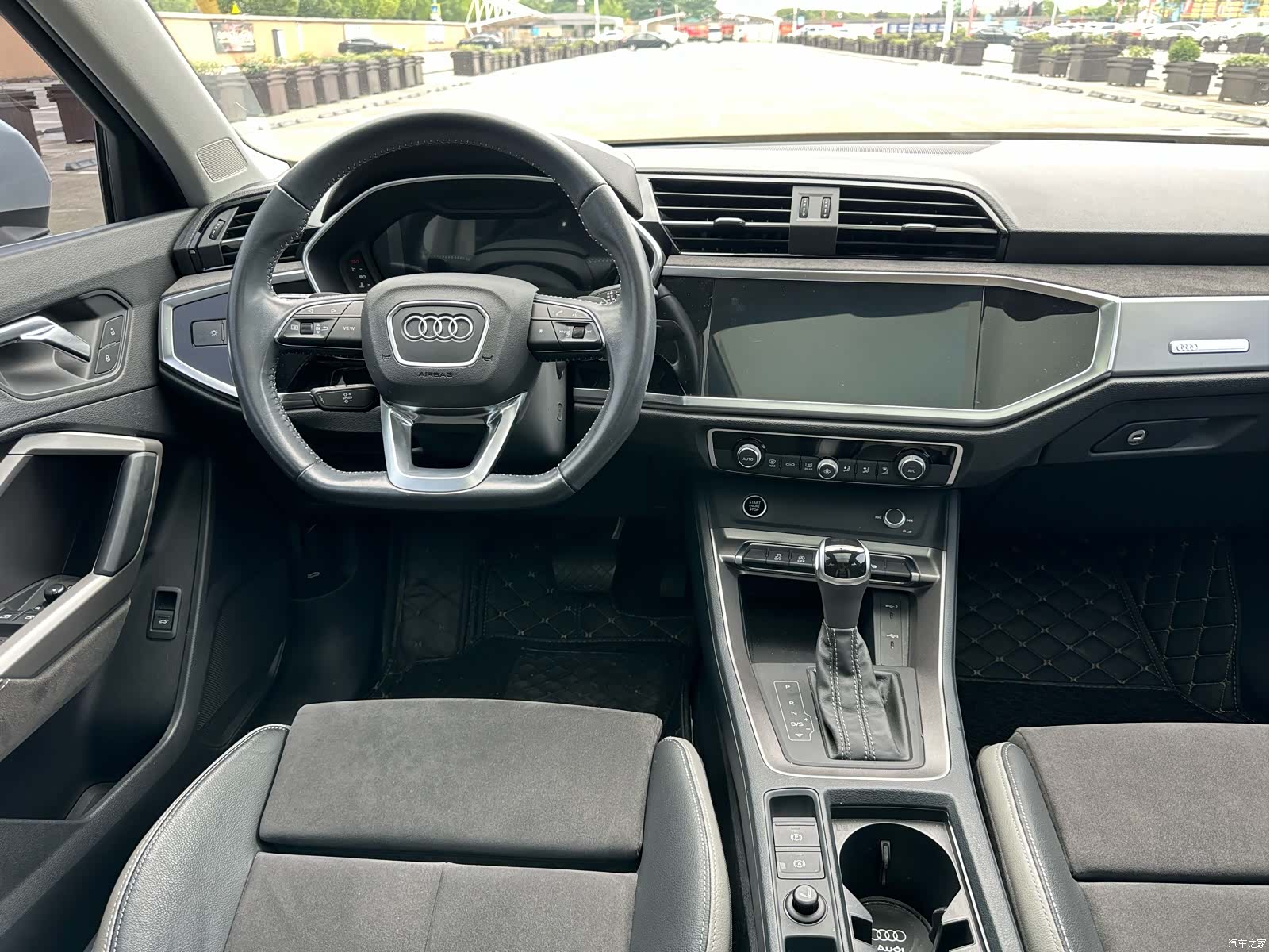 Audi Q3, 2022 11