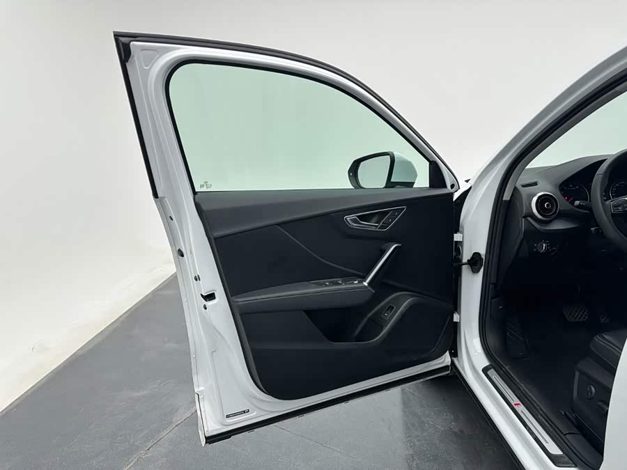 Audi Q2L 2023, фото 18