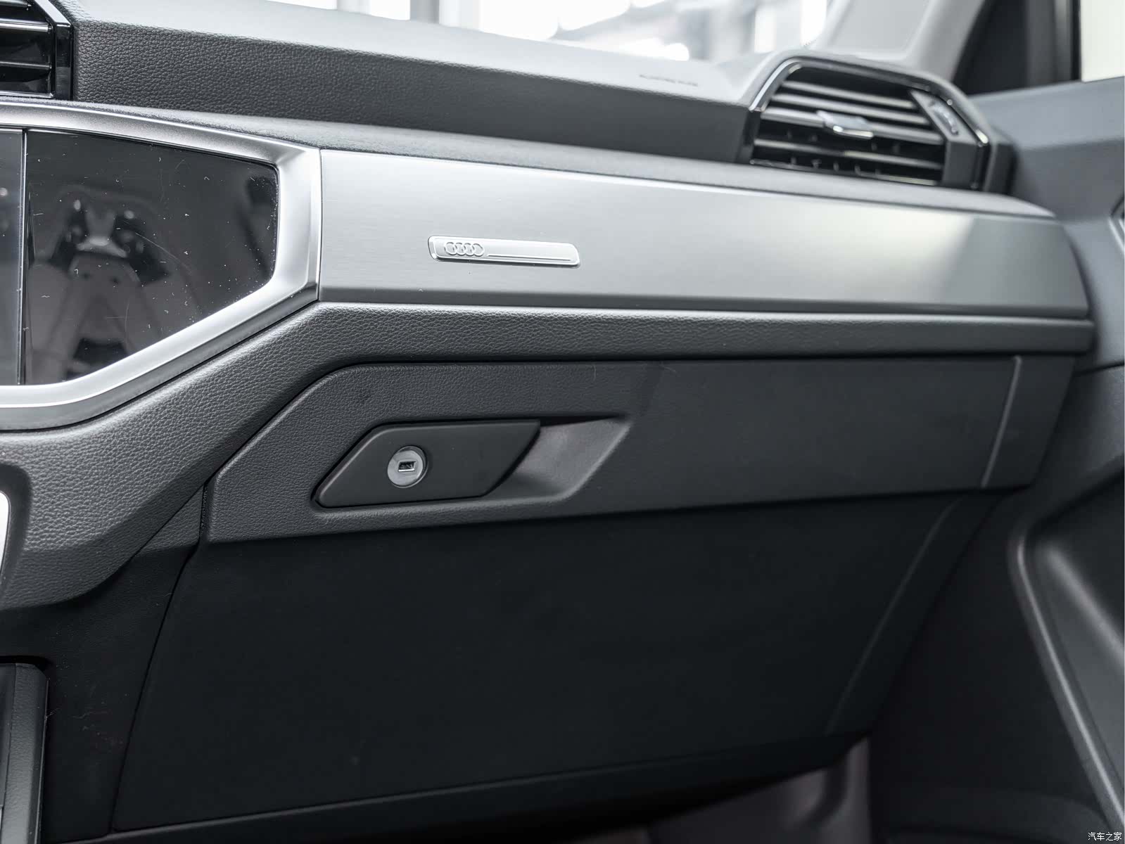 Audi Q3, 2023 19