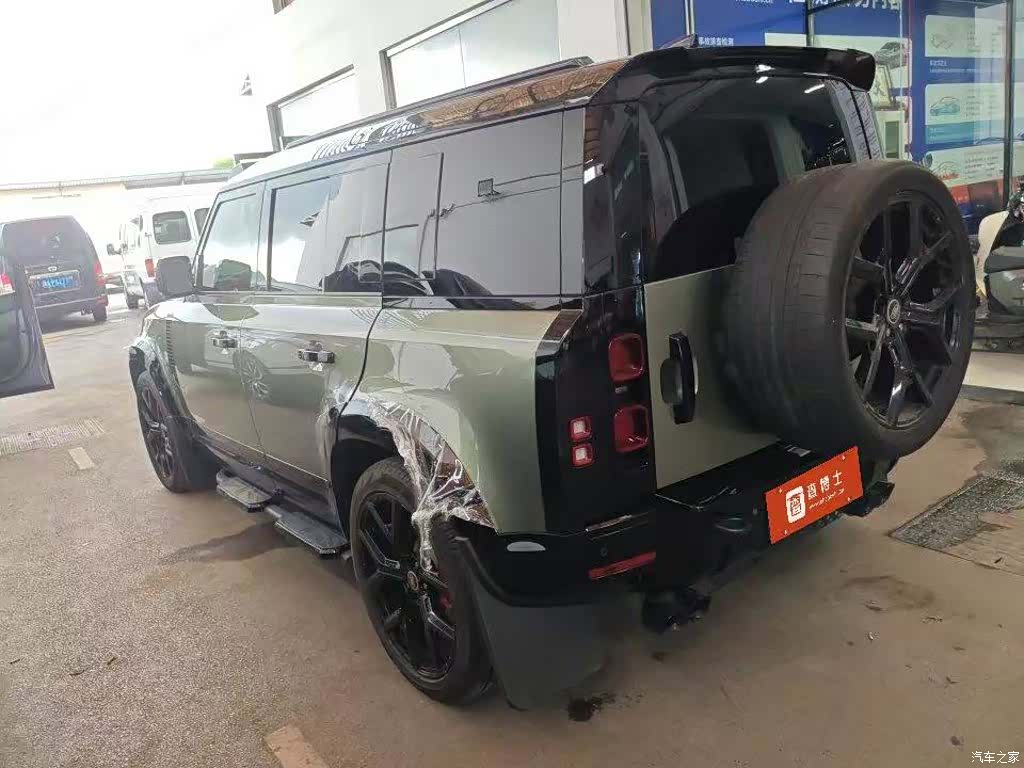 Land Rover Defender, 2025 3