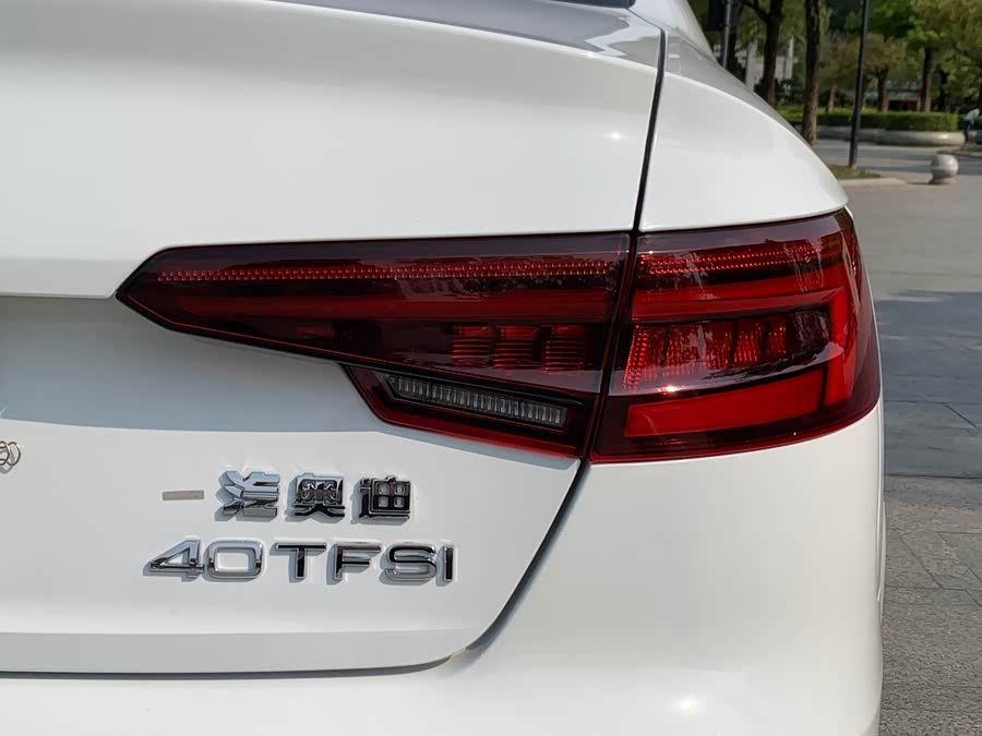 Audi A4L 2018, фото 11