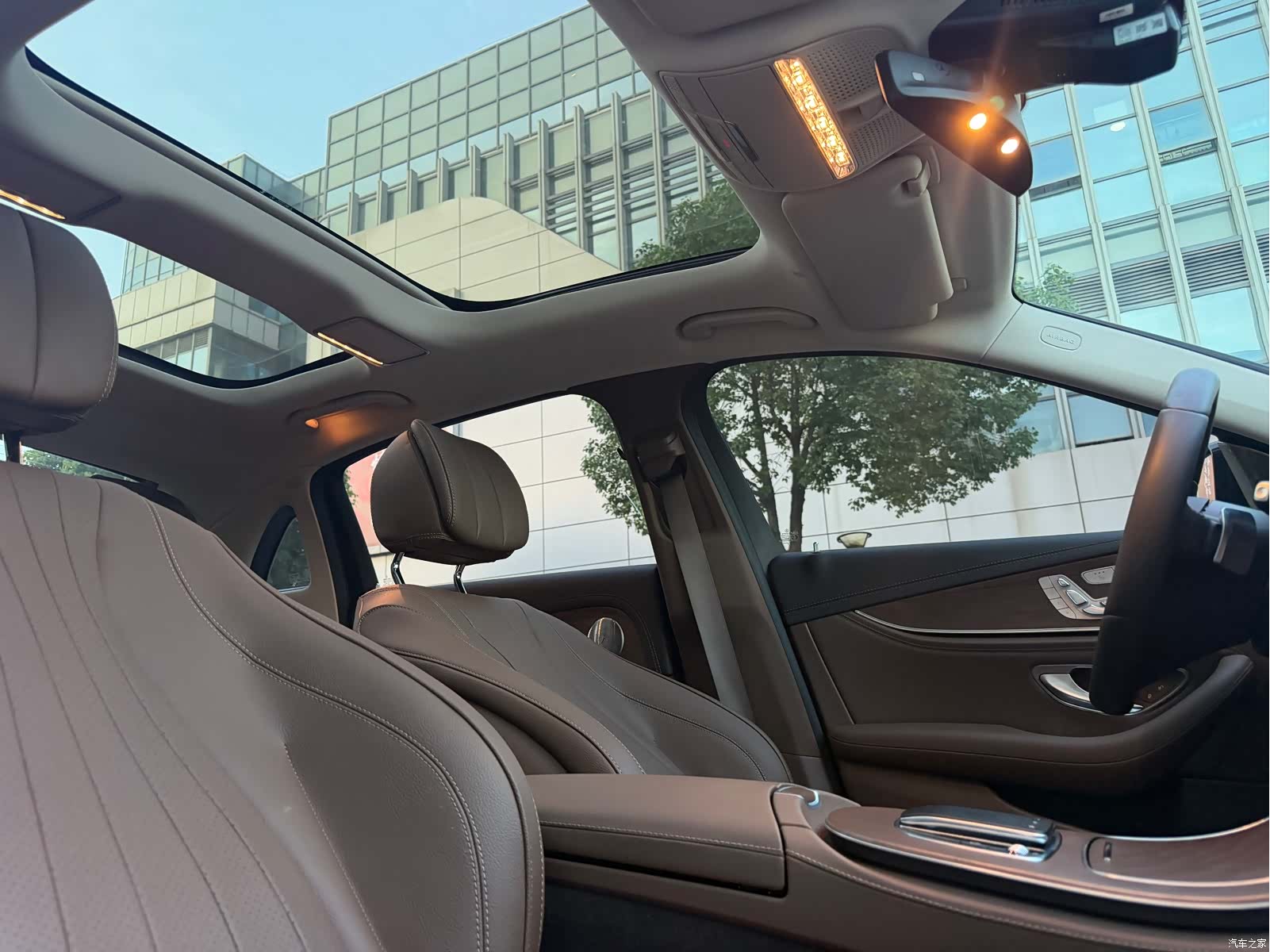 Mercedes-Benz E-Class, 2023 11