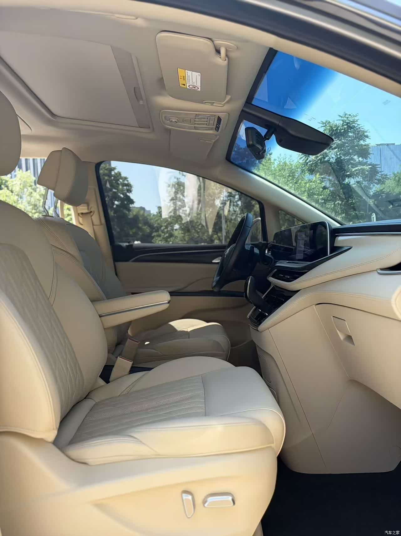 Buick GL8, 2023 9