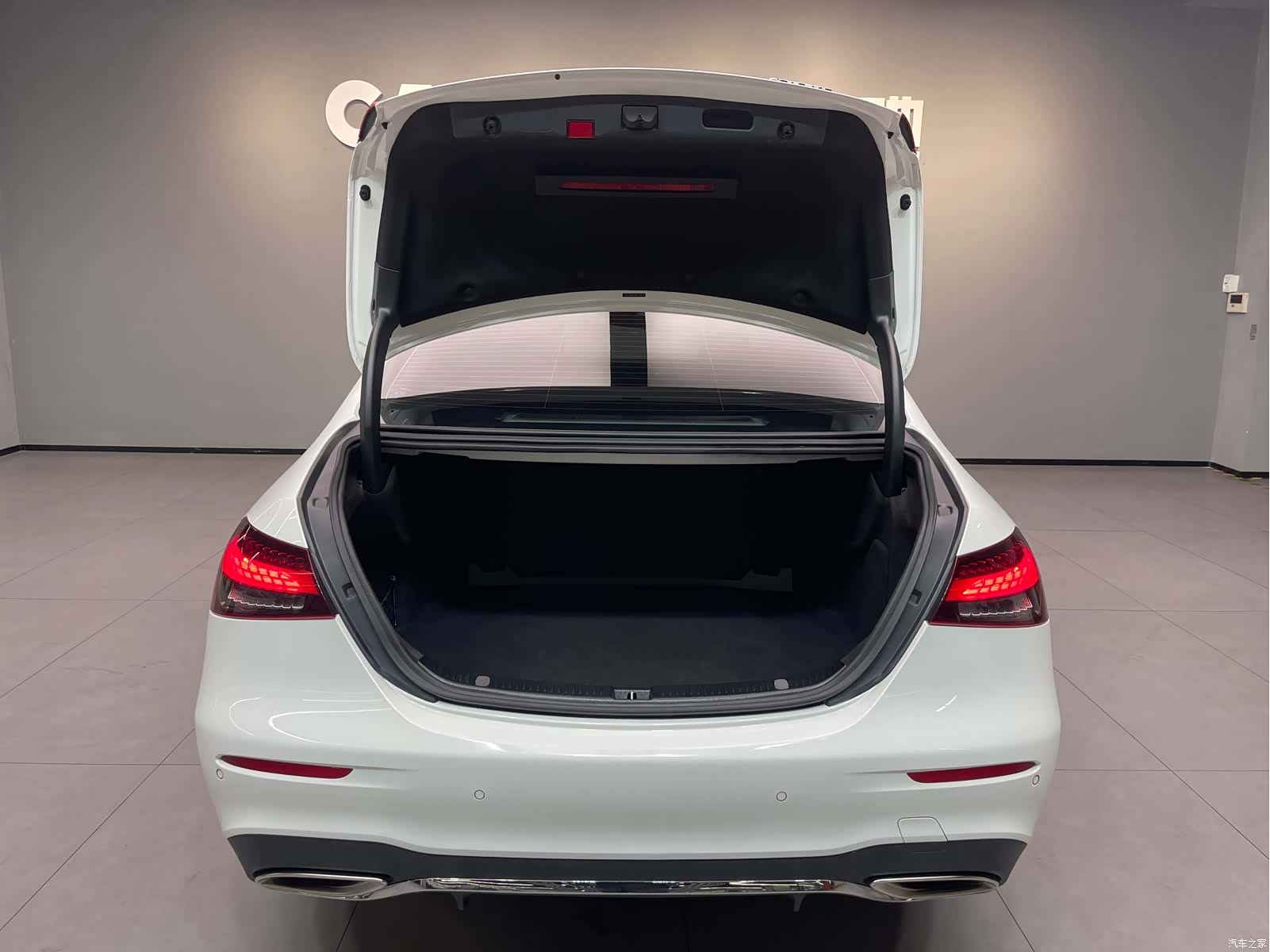 Mercedes-Benz E-Class, 2022 30