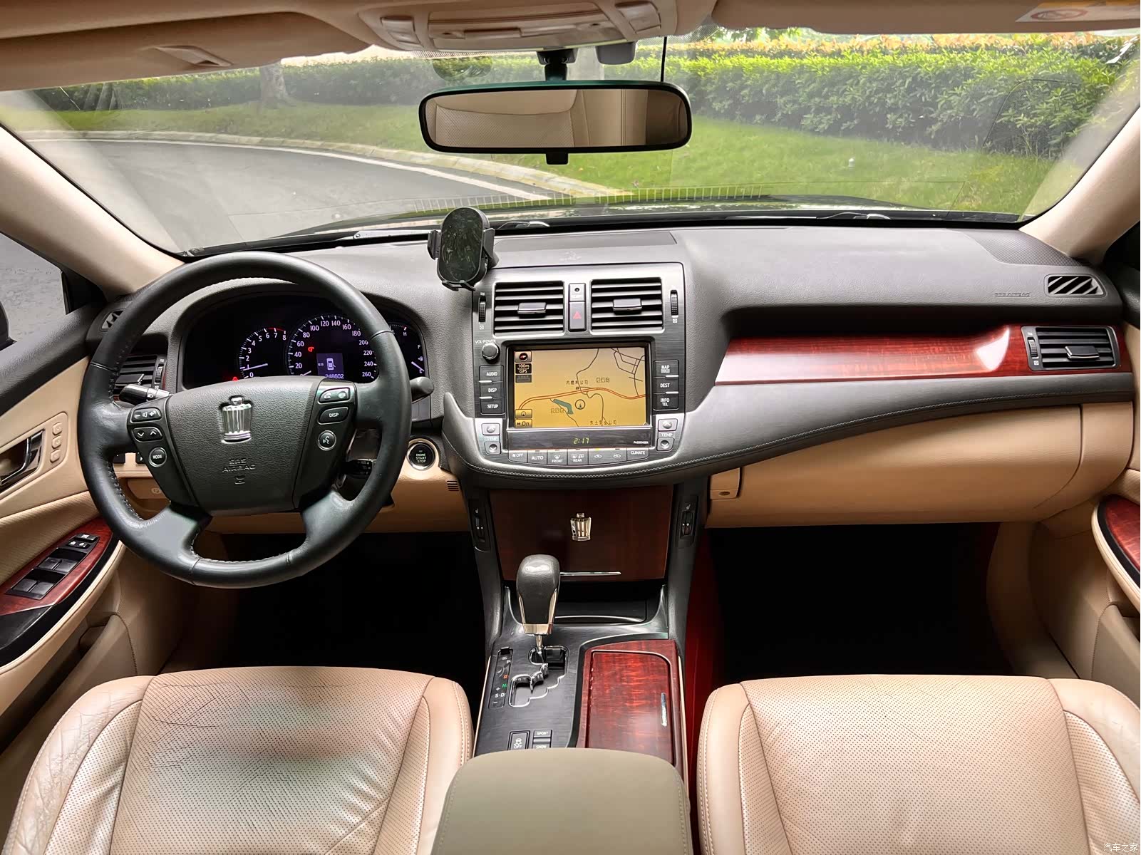 Toyota Crown, 2011 7