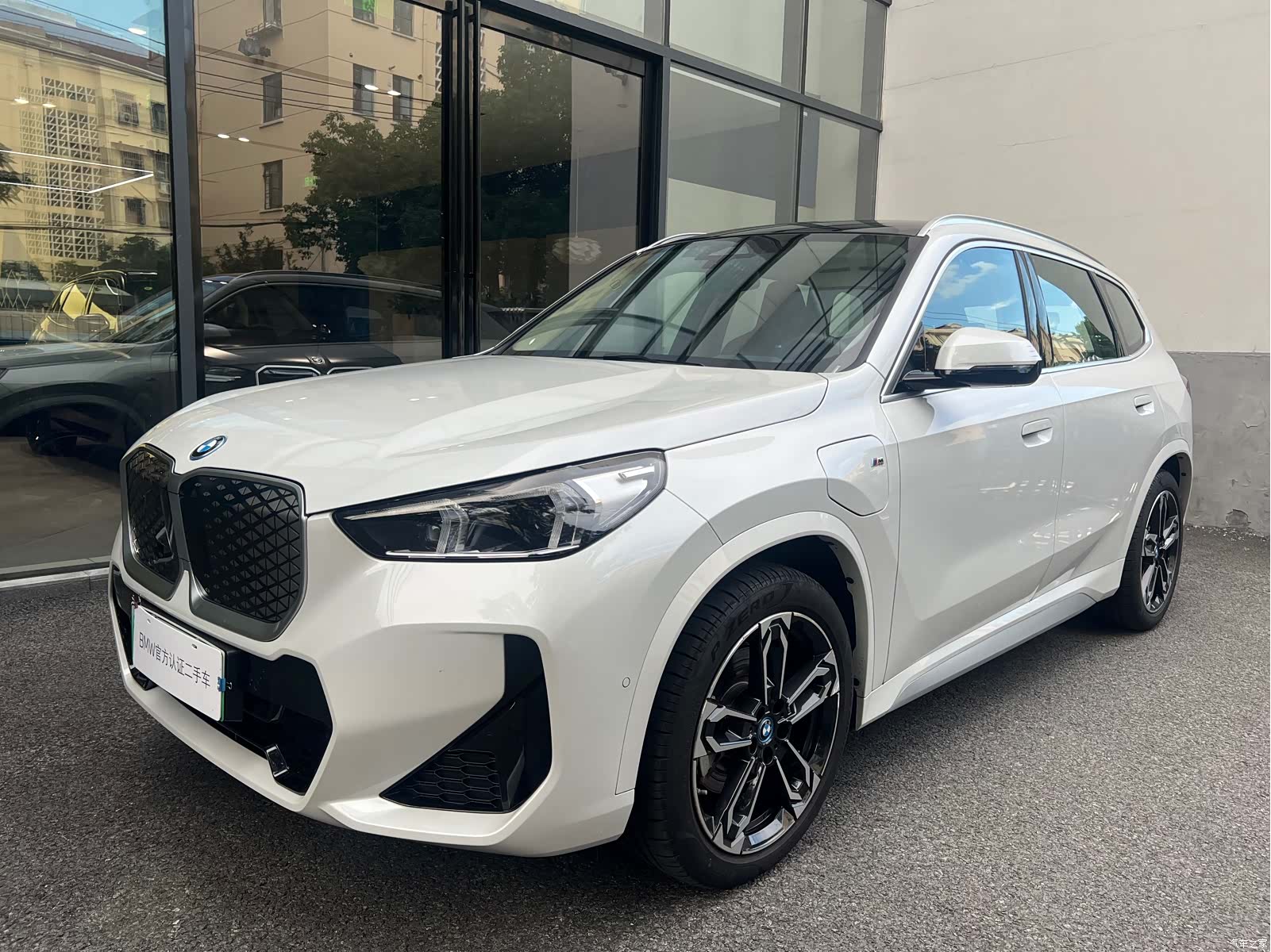 BMW iX1, 2025 1