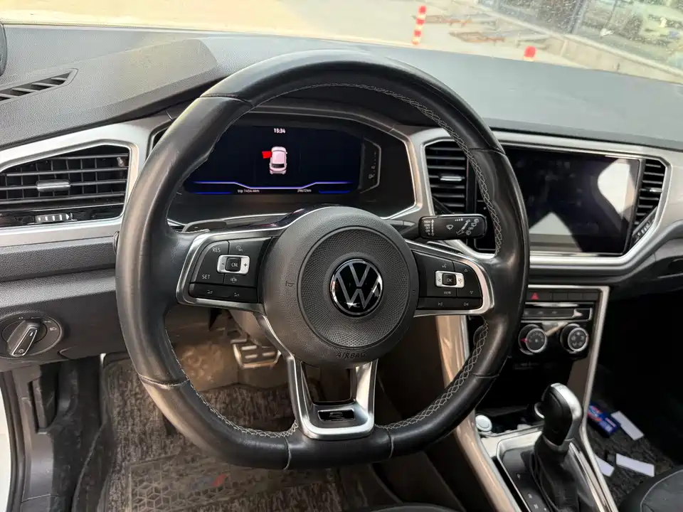 Volkswagen T-ROC exploring Songs